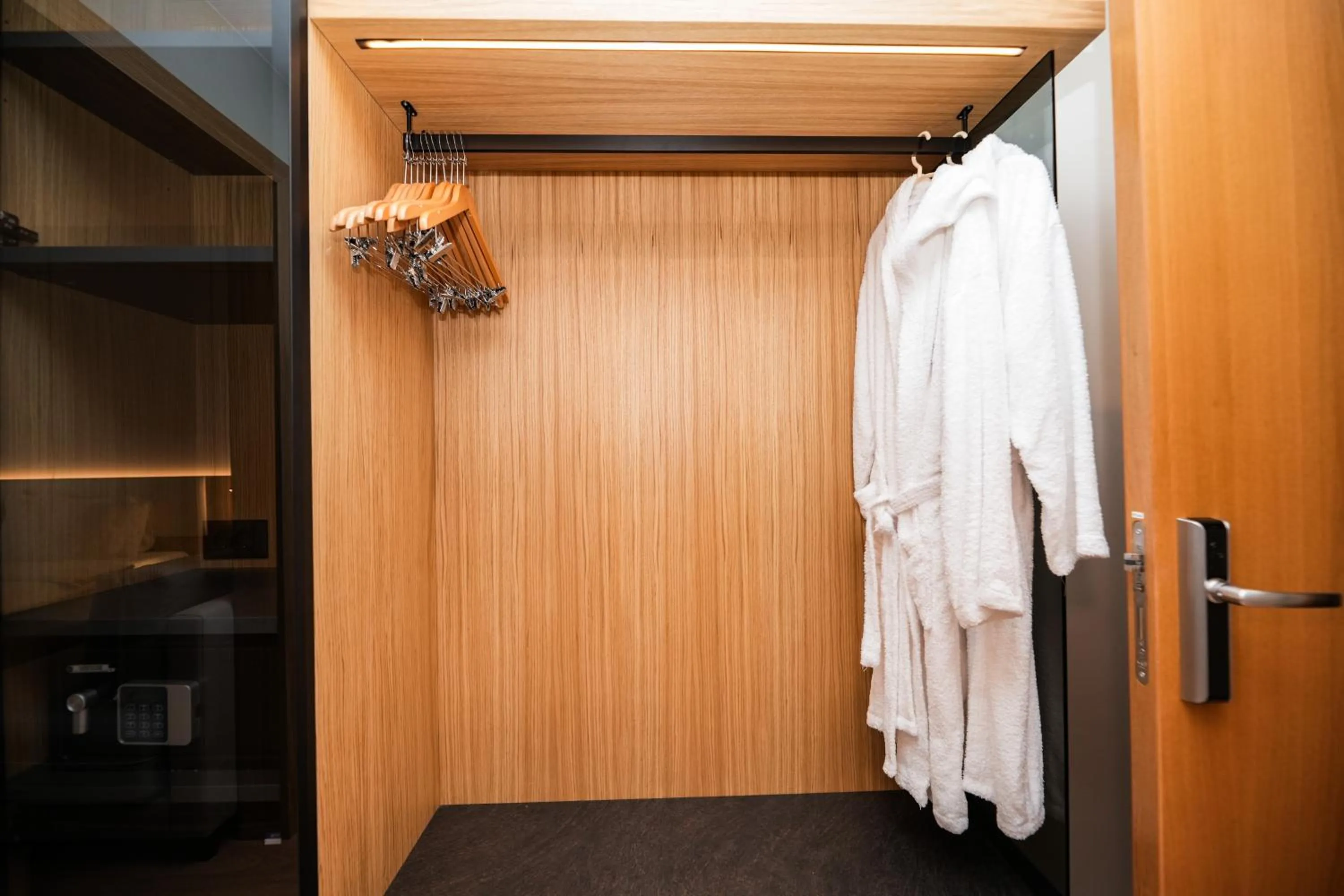wardrobe in Hotel Agimi