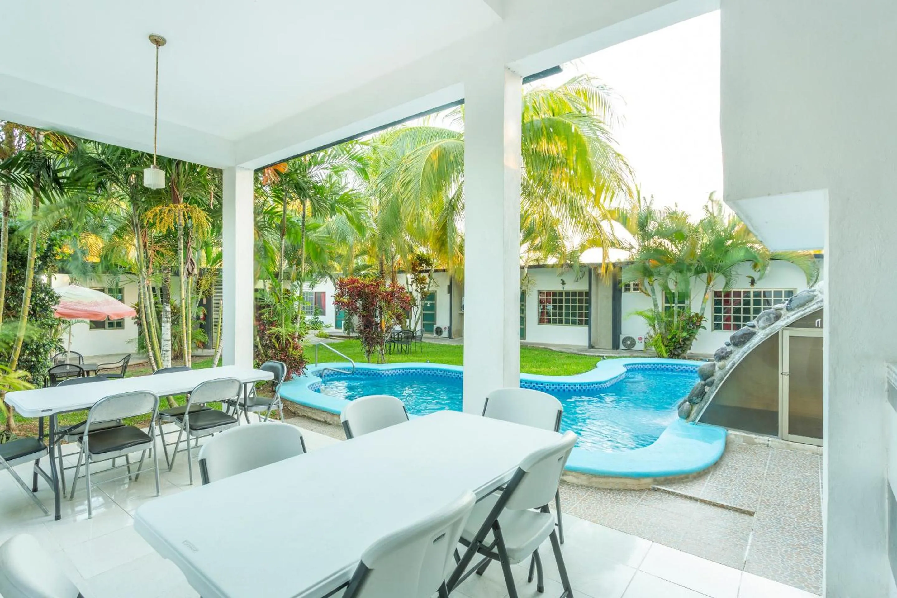 Swimming pool in OYO Hotel Rio Chetumal