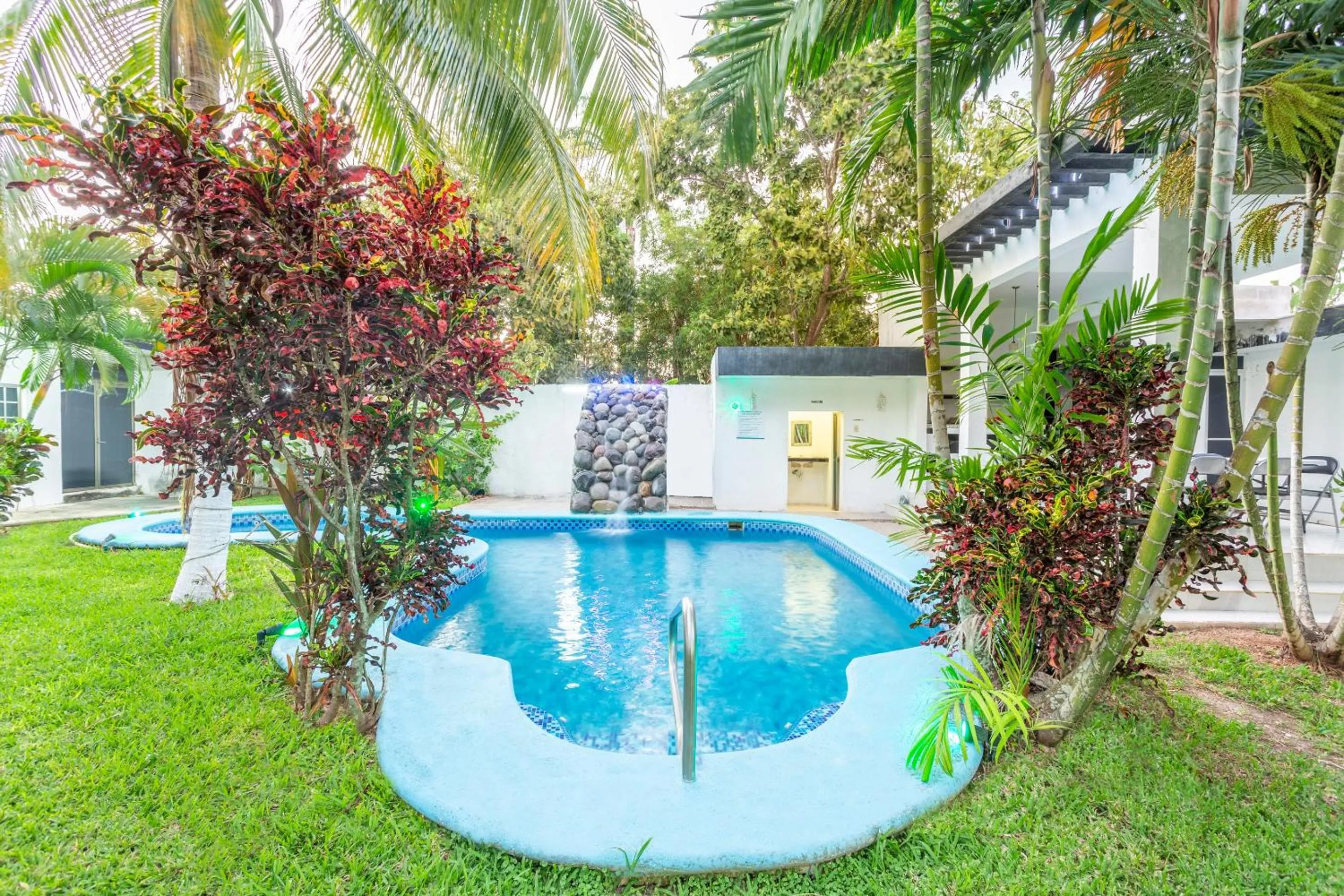 Swimming pool in OYO Hotel Rio Chetumal