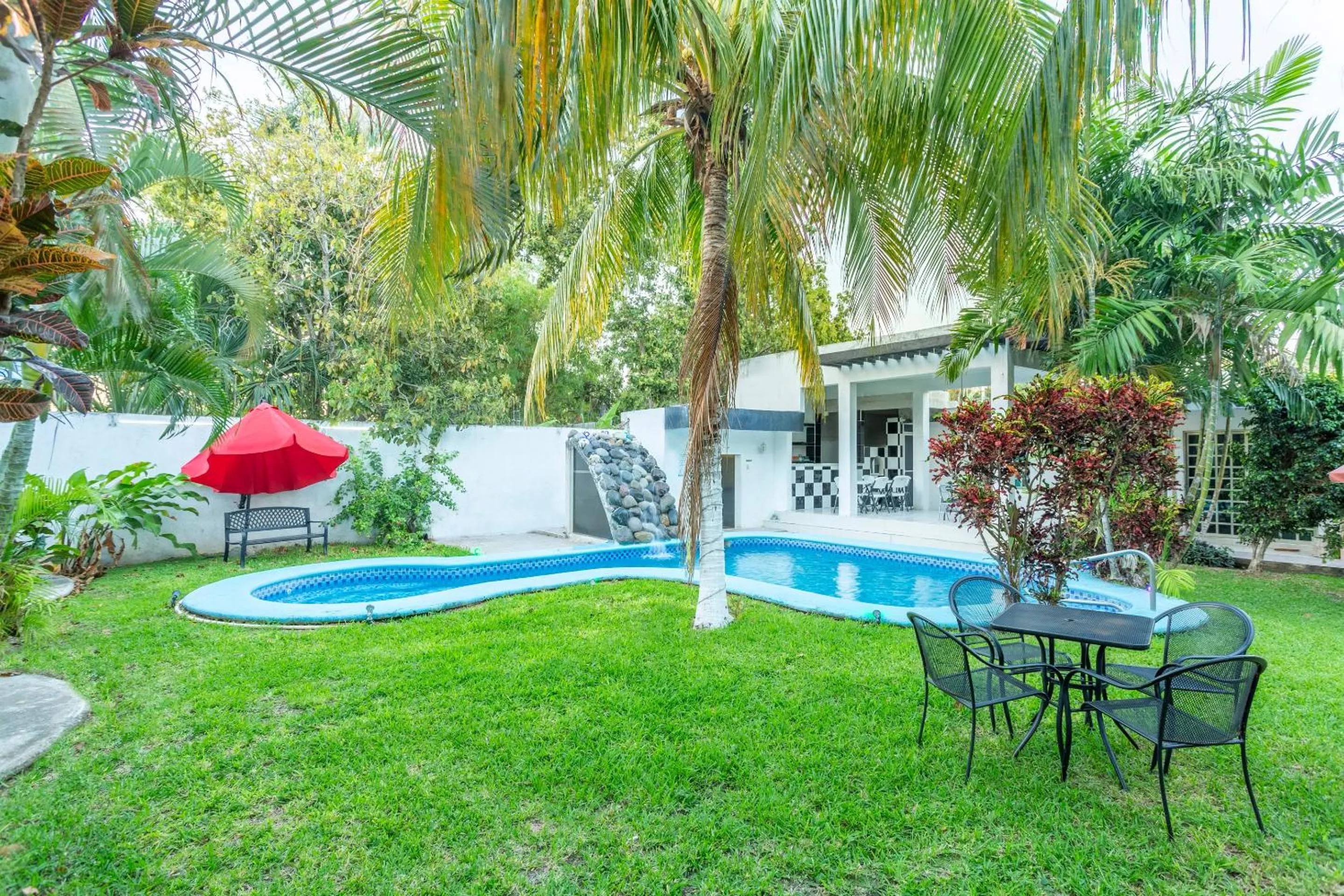 Swimming pool in OYO Hotel Rio Chetumal