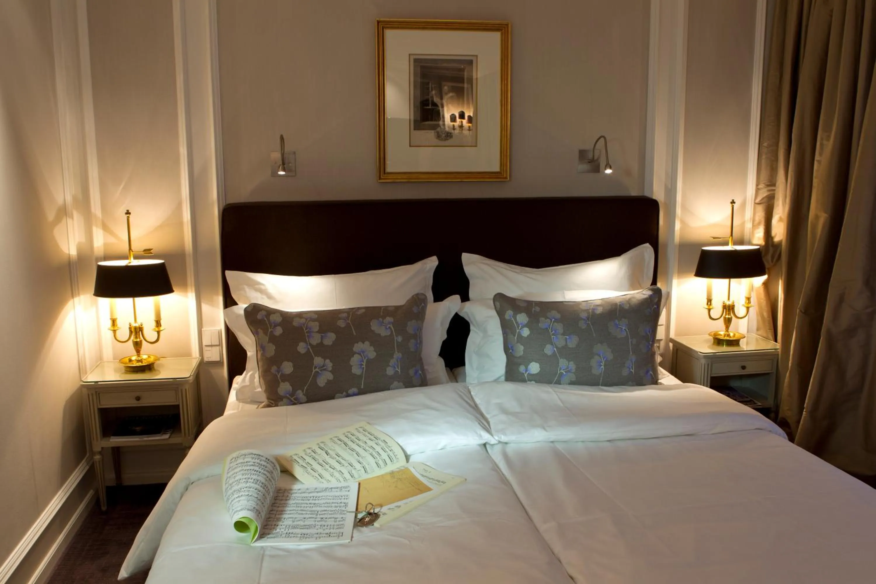 Bed in Hotel München Palace