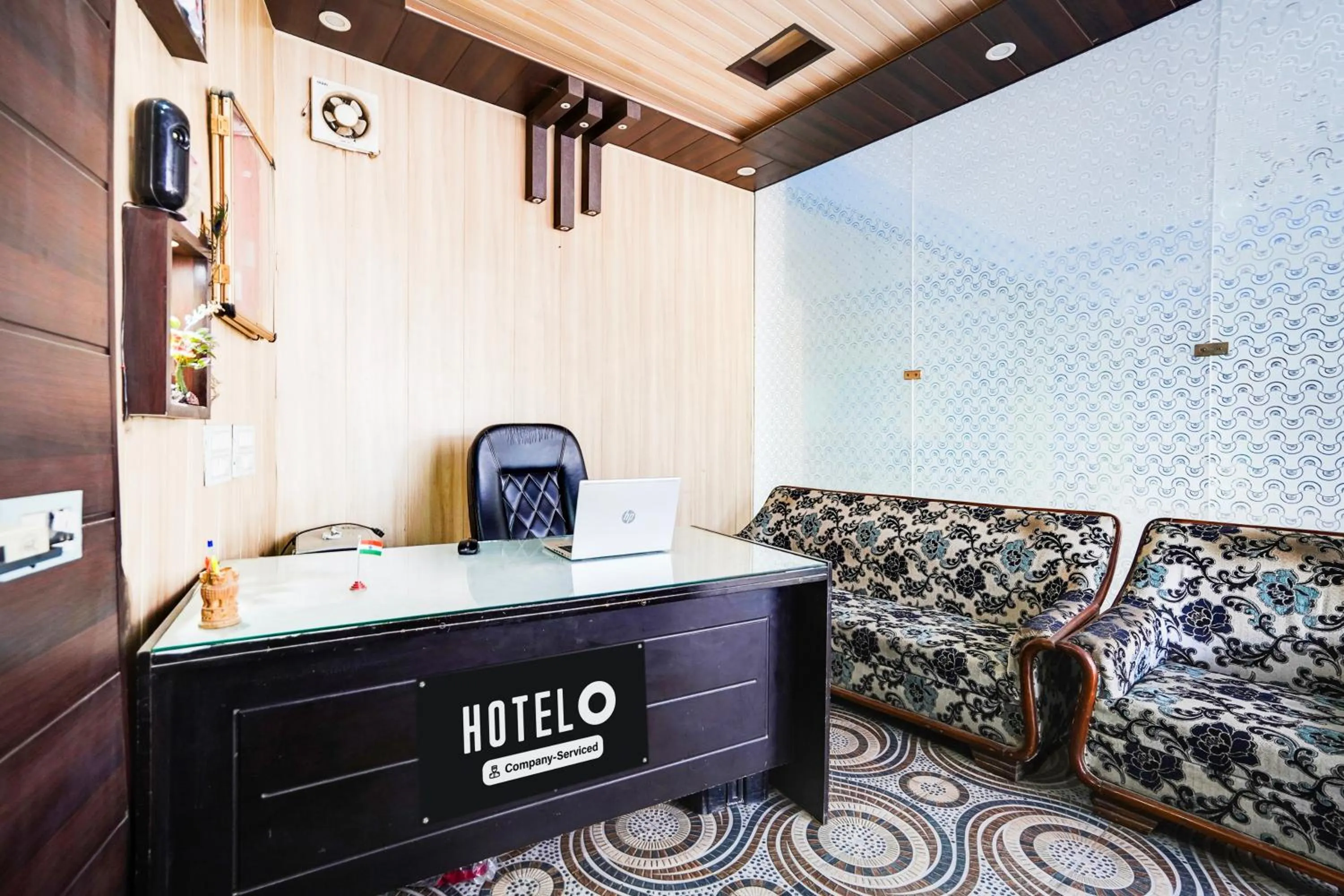 Lobby or reception in Hotel O Kedarpuram Near Doon University