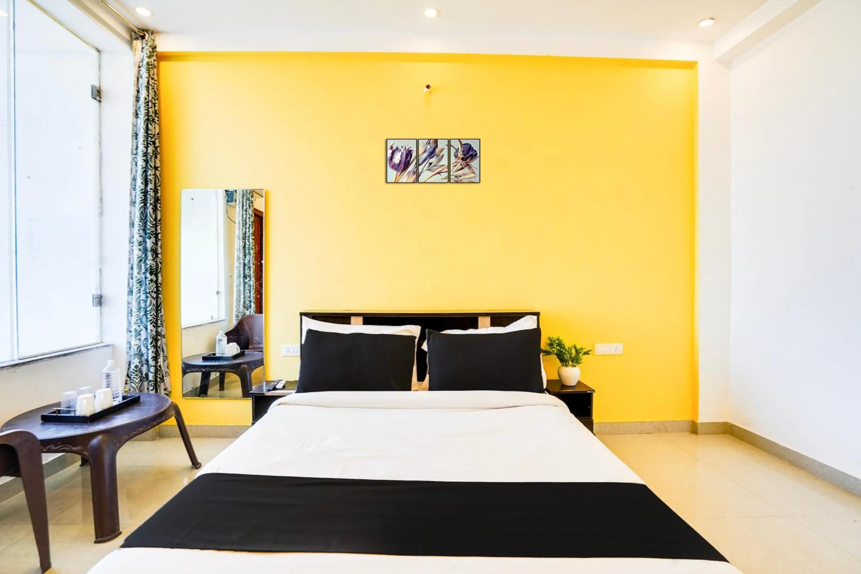 Bedroom in Hotel O Kedarpuram Near Doon University