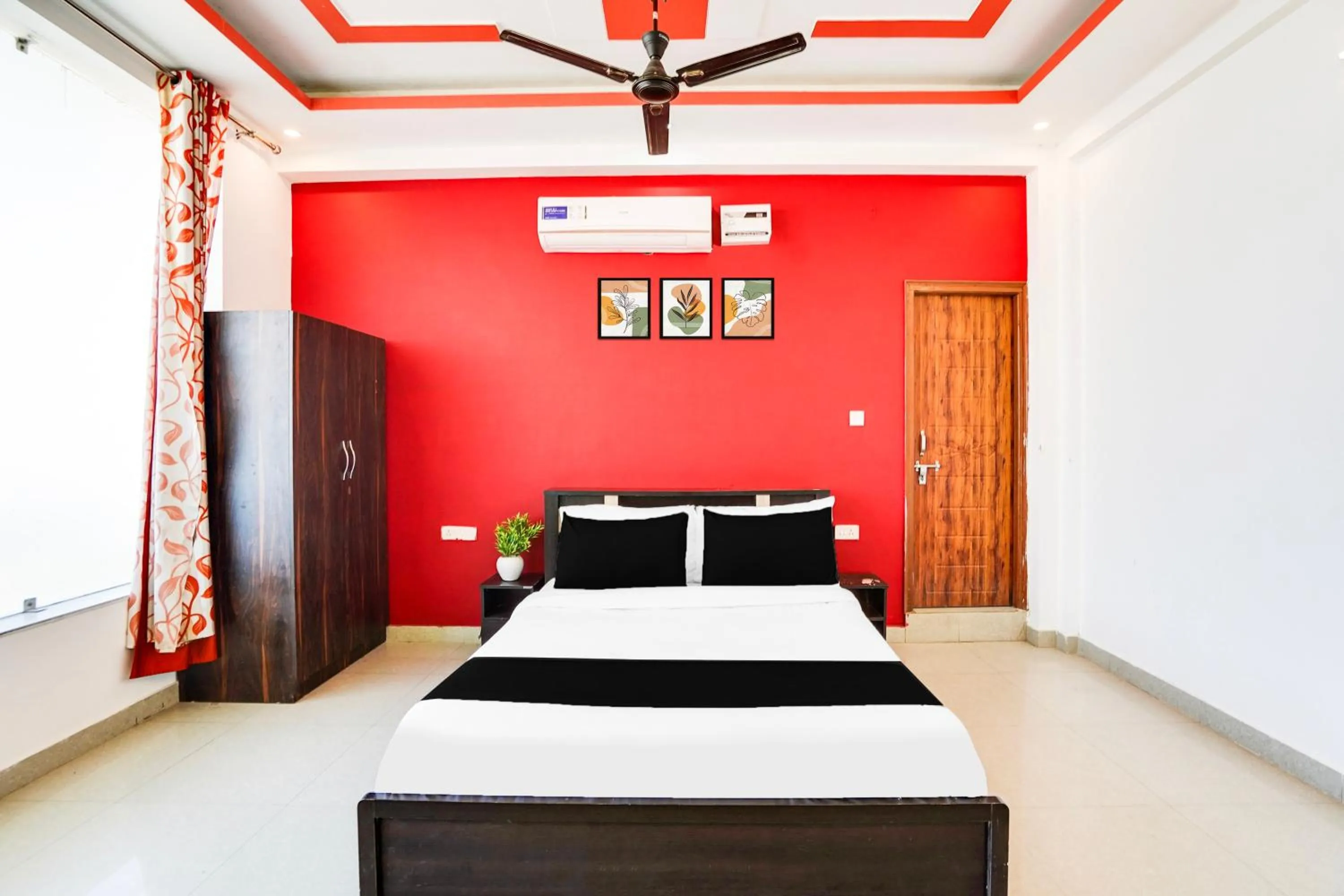 Bedroom in Hotel O Kedarpuram Near Doon University