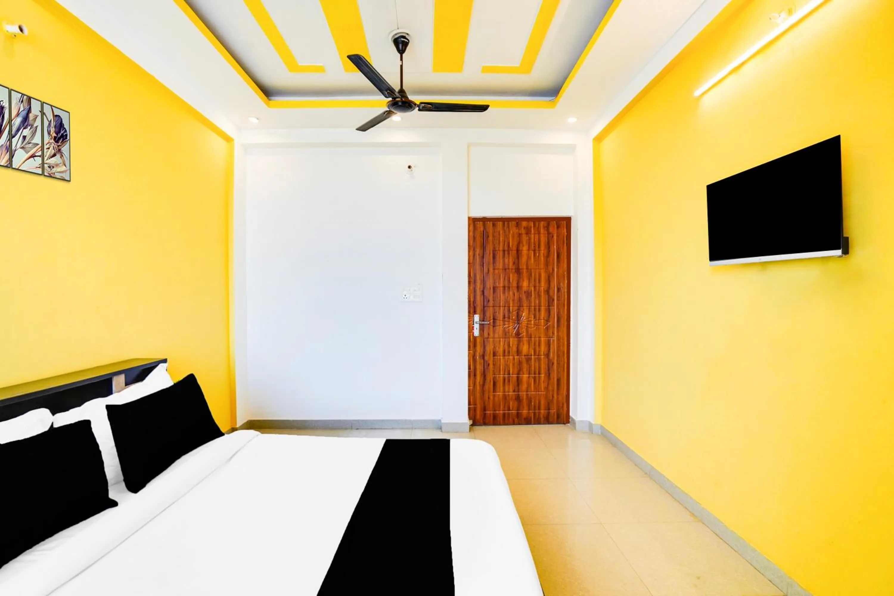 Bedroom in Hotel O Kedarpuram Near Doon University