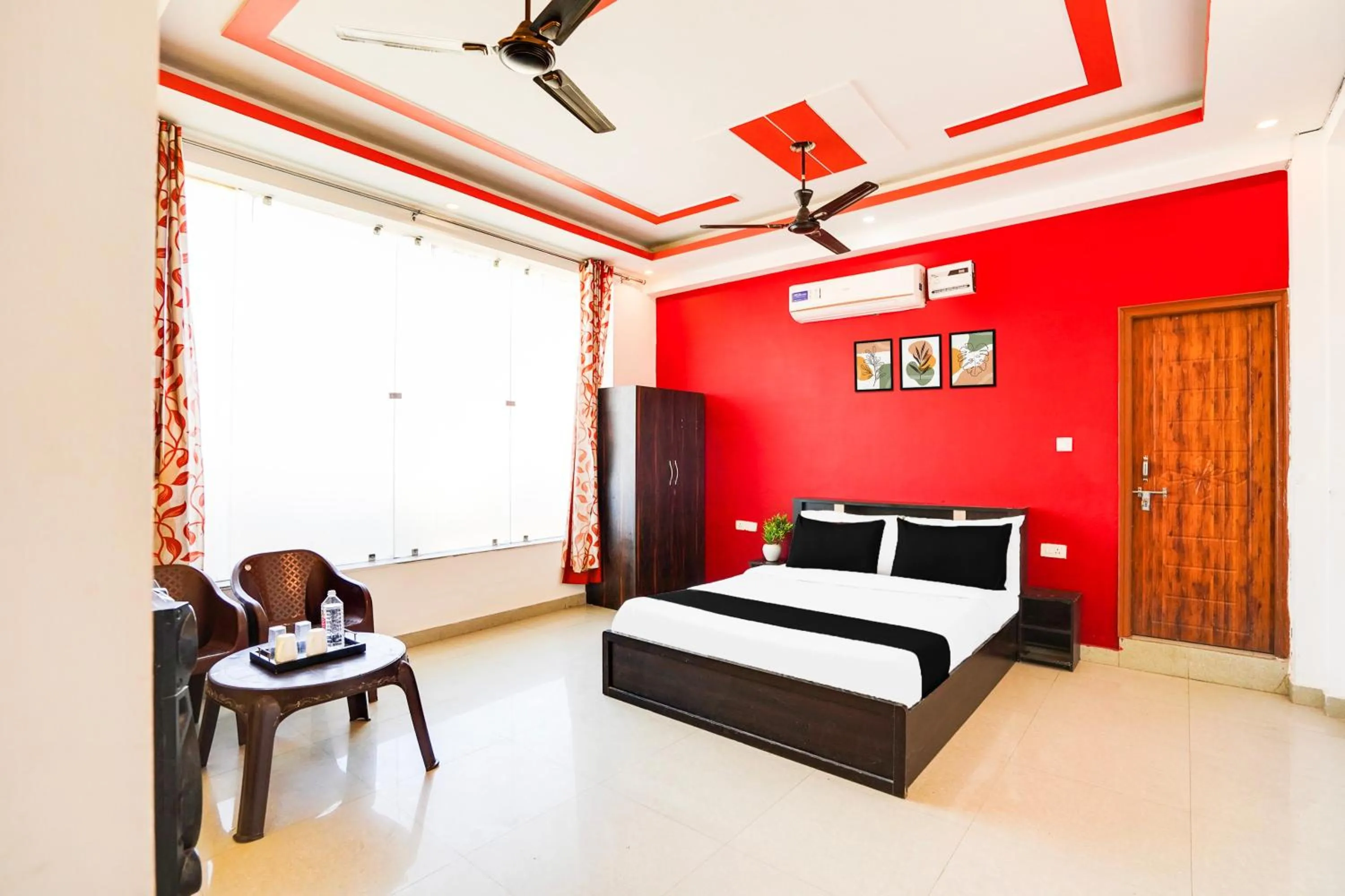 Bedroom in Hotel O Kedarpuram Near Doon University