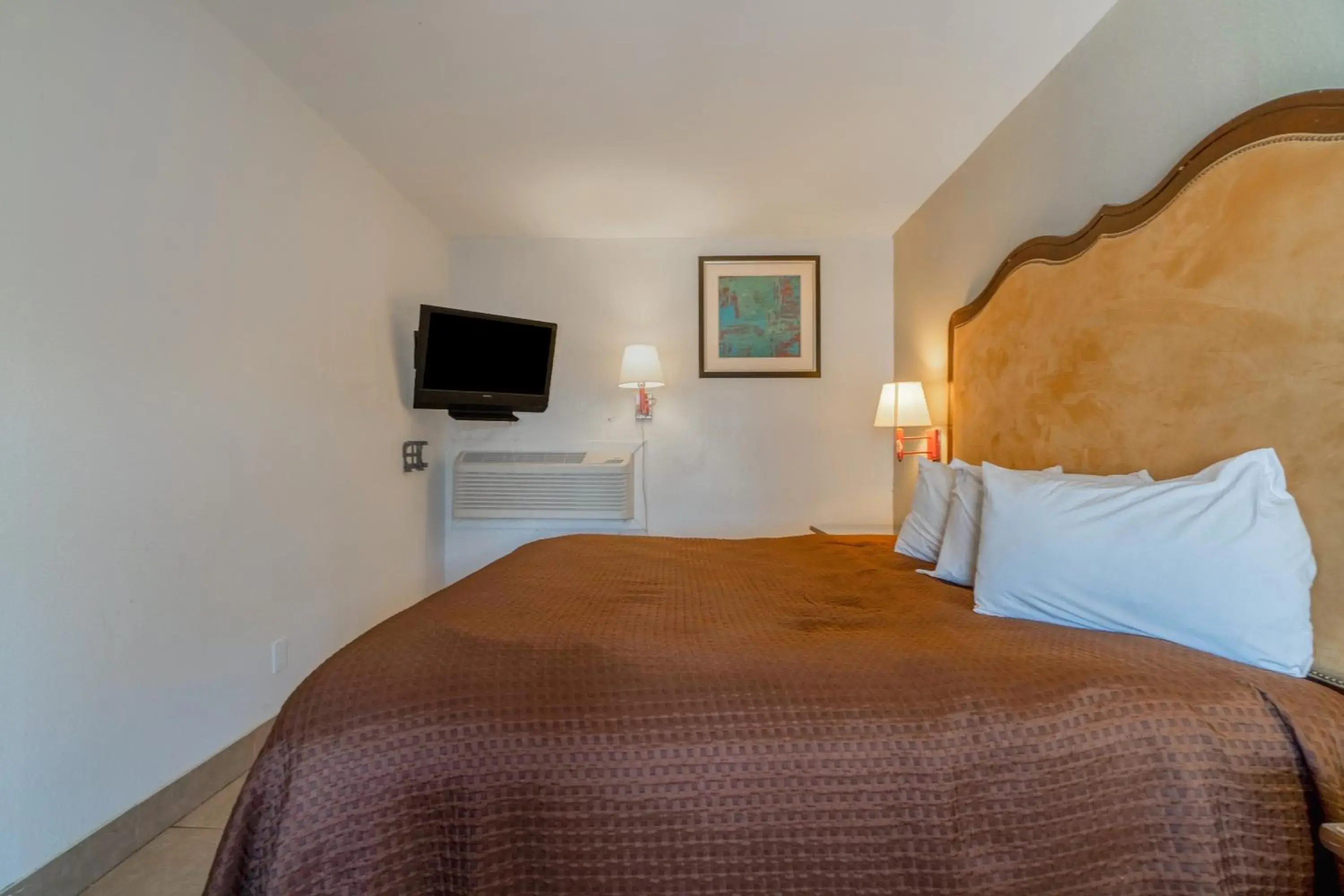 King Room in Pelican Inn by Belvilla Aransas Pass, TX King Room in Pelican Inn by Belvilla Aransas Pass, TX