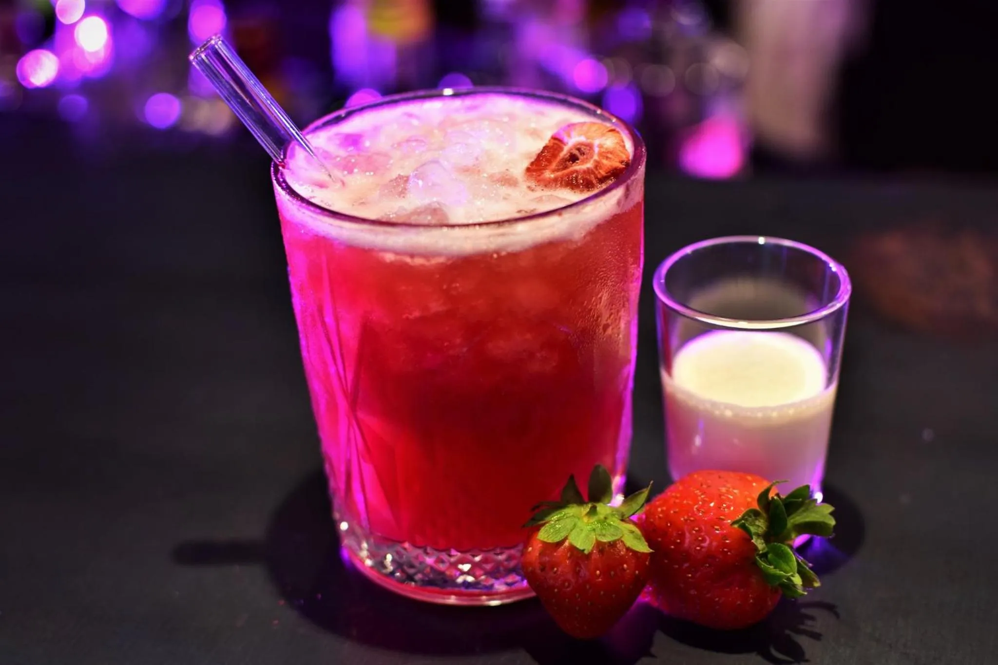 Lounge or bar in Holiday Inn Lübeck by IHG