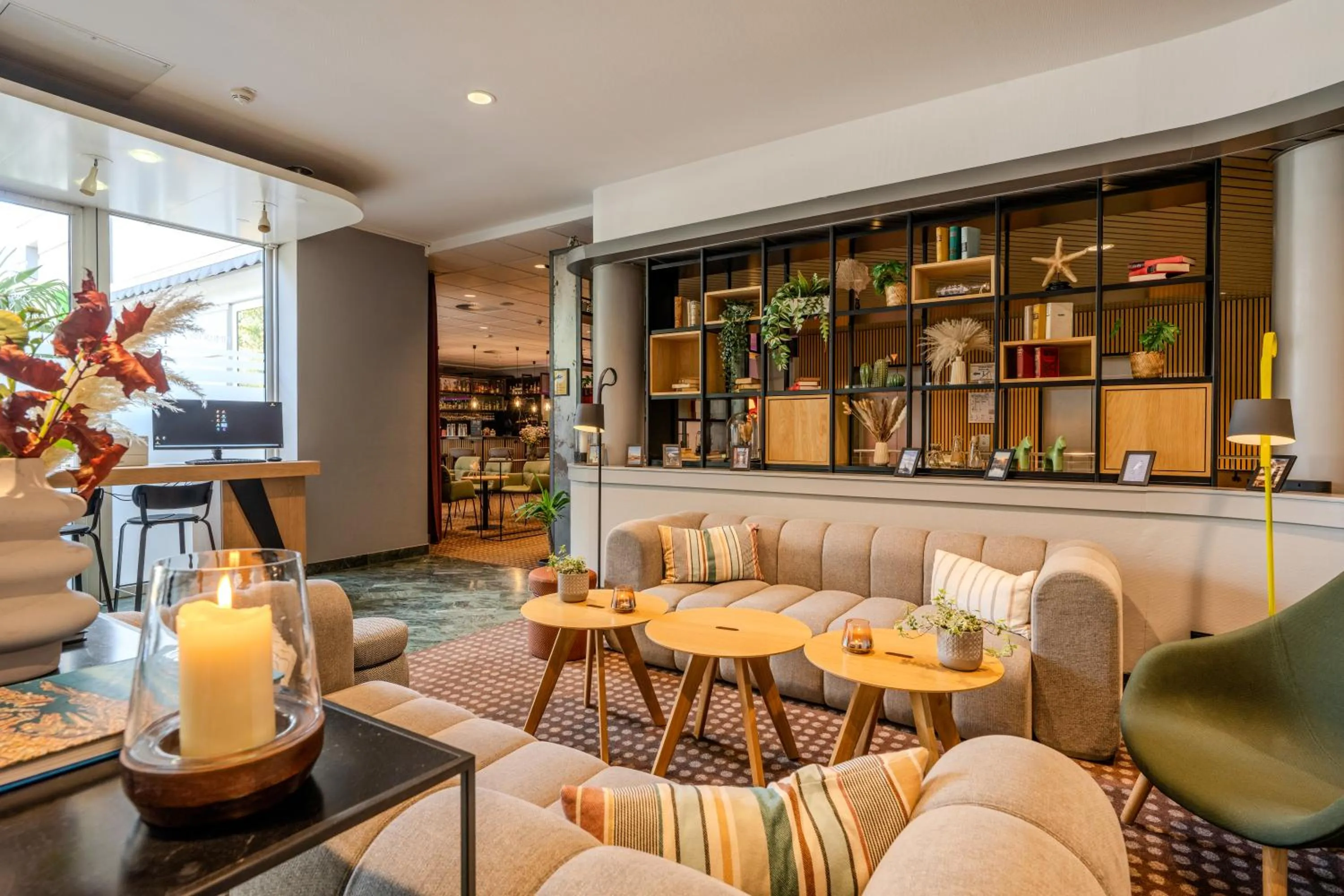 Lobby or reception in Holiday Inn Lübeck by IHG