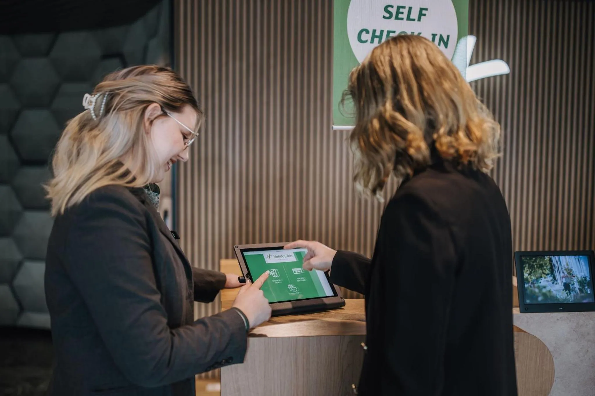 Lobby or reception in Holiday Inn Lübeck by IHG