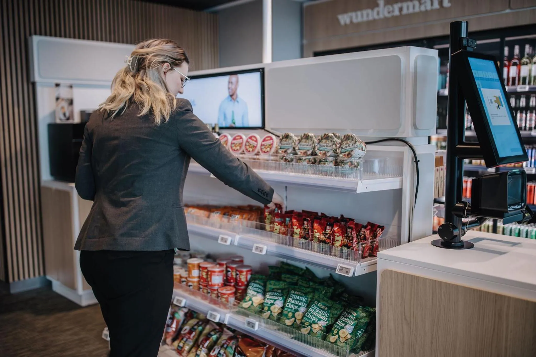 Supermarket/grocery shop in Holiday Inn Lübeck by IHG