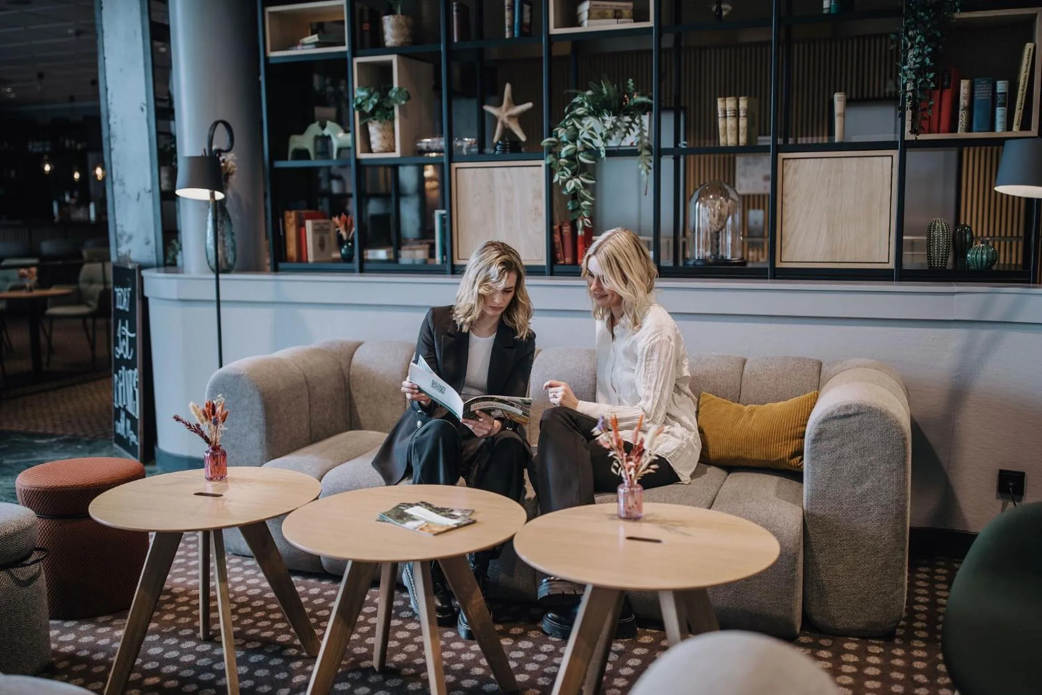 Lobby or reception in Holiday Inn Lübeck by IHG