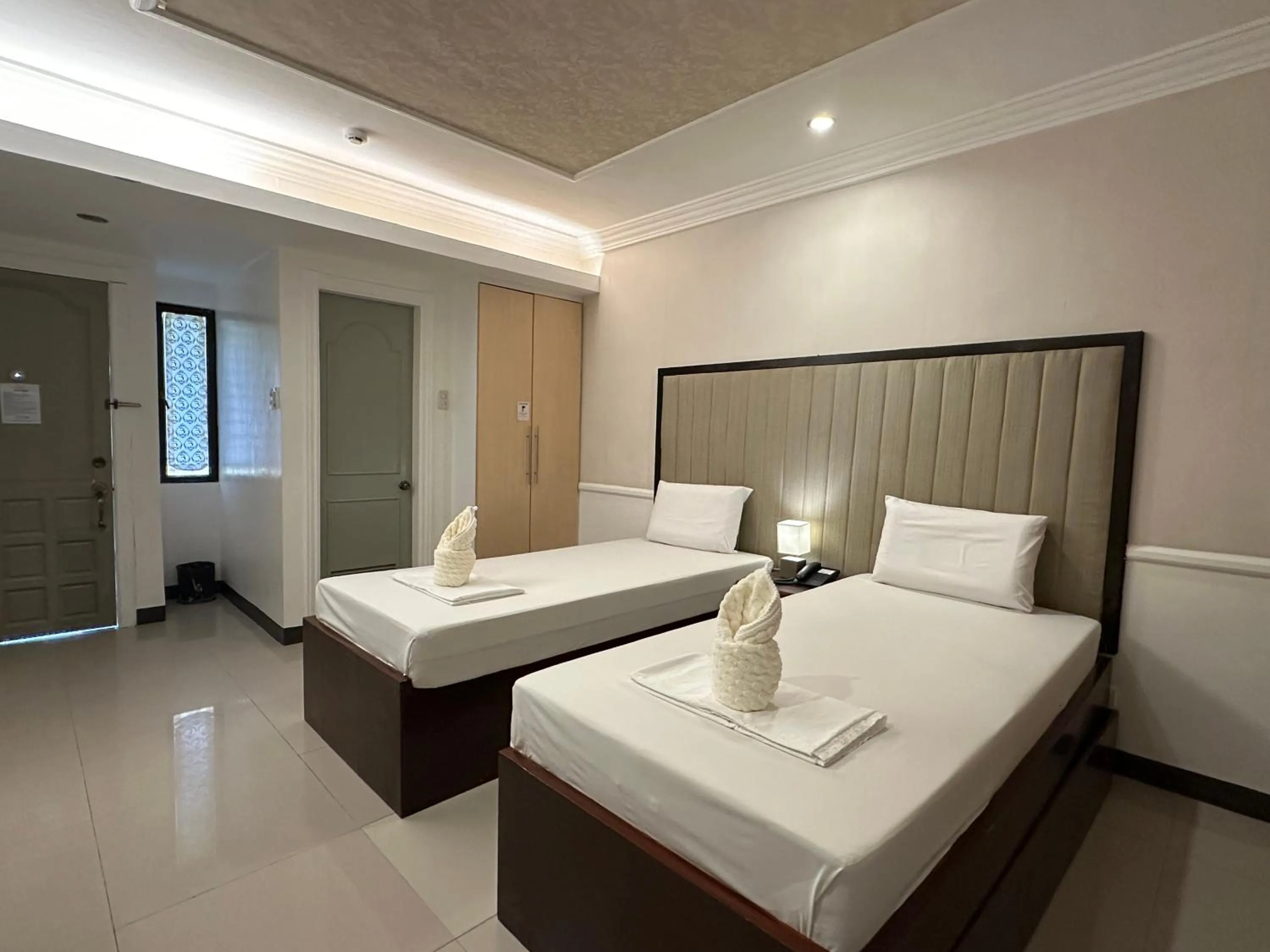 Bedroom, Bed in S and M Hotel Inc.