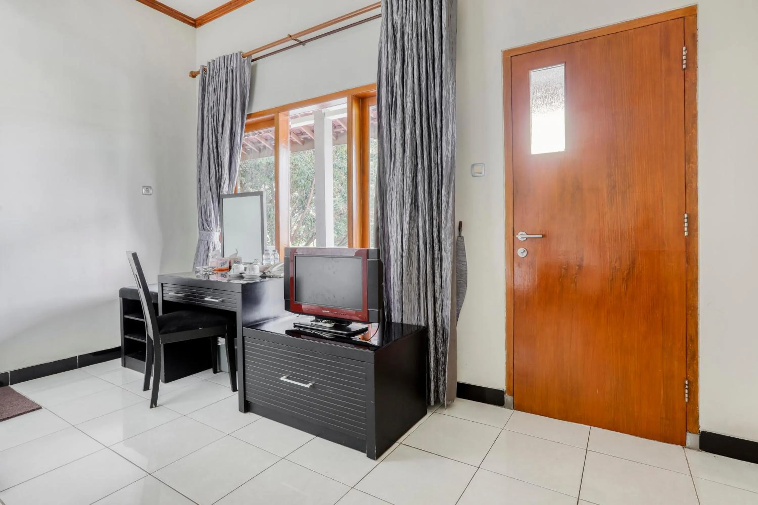 TV and multimedia in RedDoorz Plus @ Purwodadi