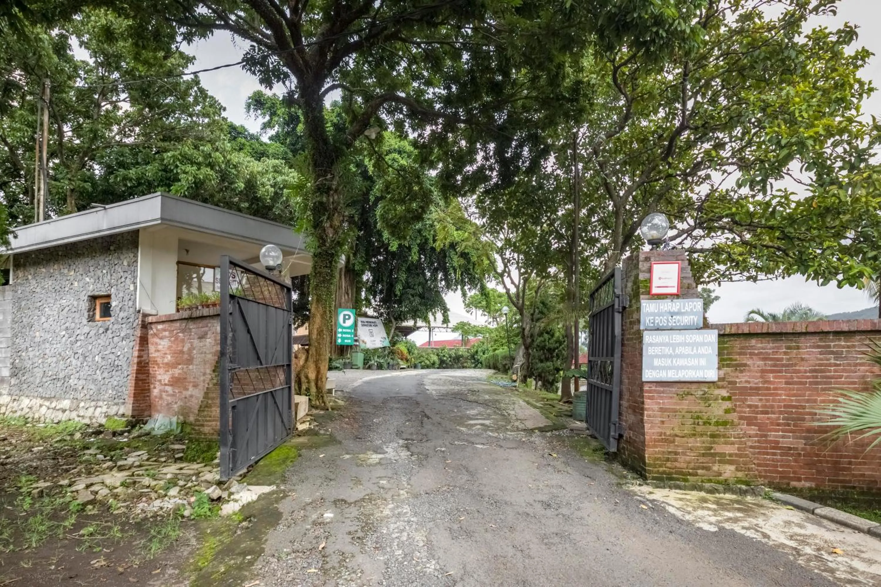 Facade/entrance in RedDoorz Plus @ Purwodadi