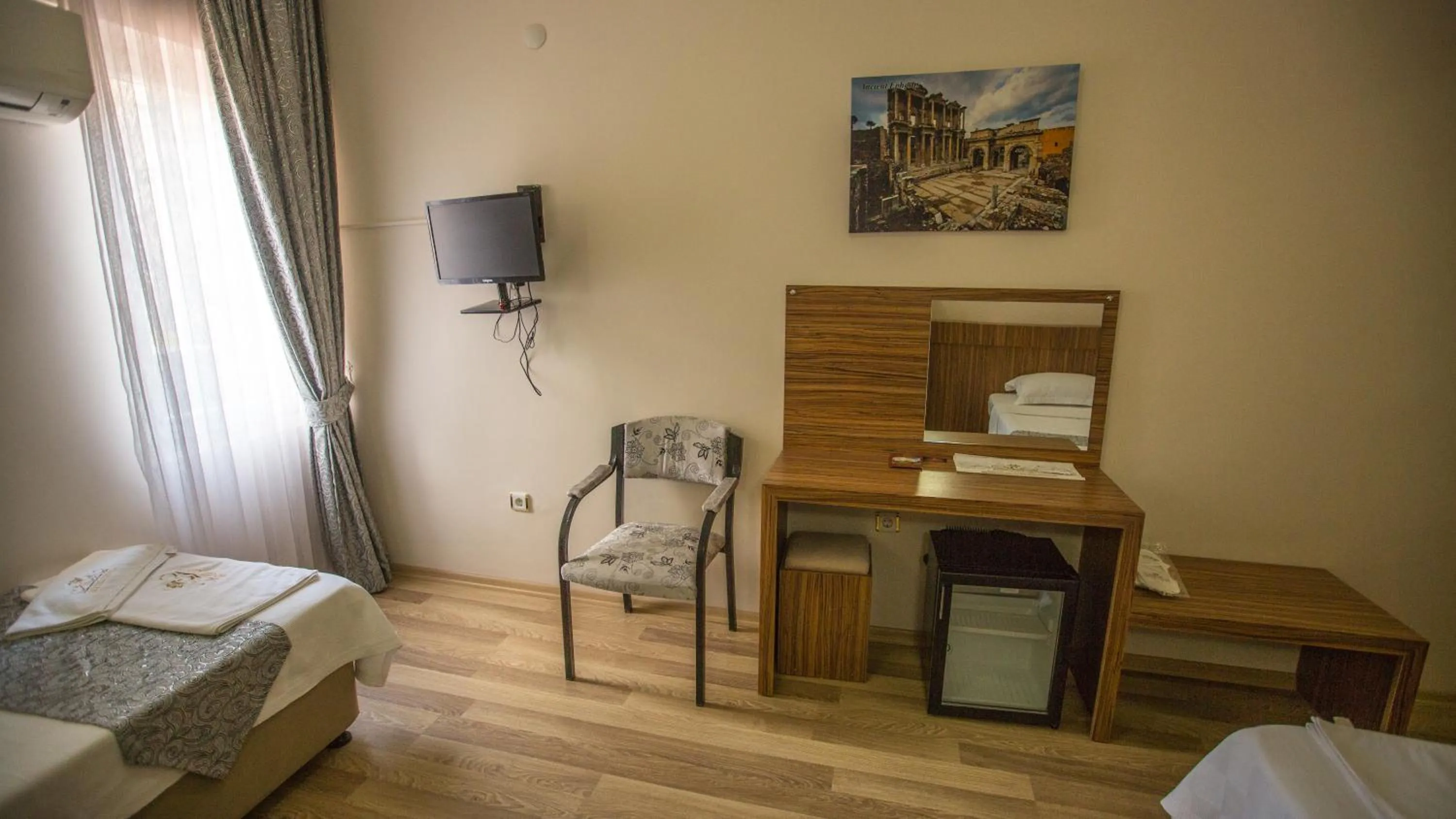 TV and multimedia, Bed in Hotel Cenka Ephesus