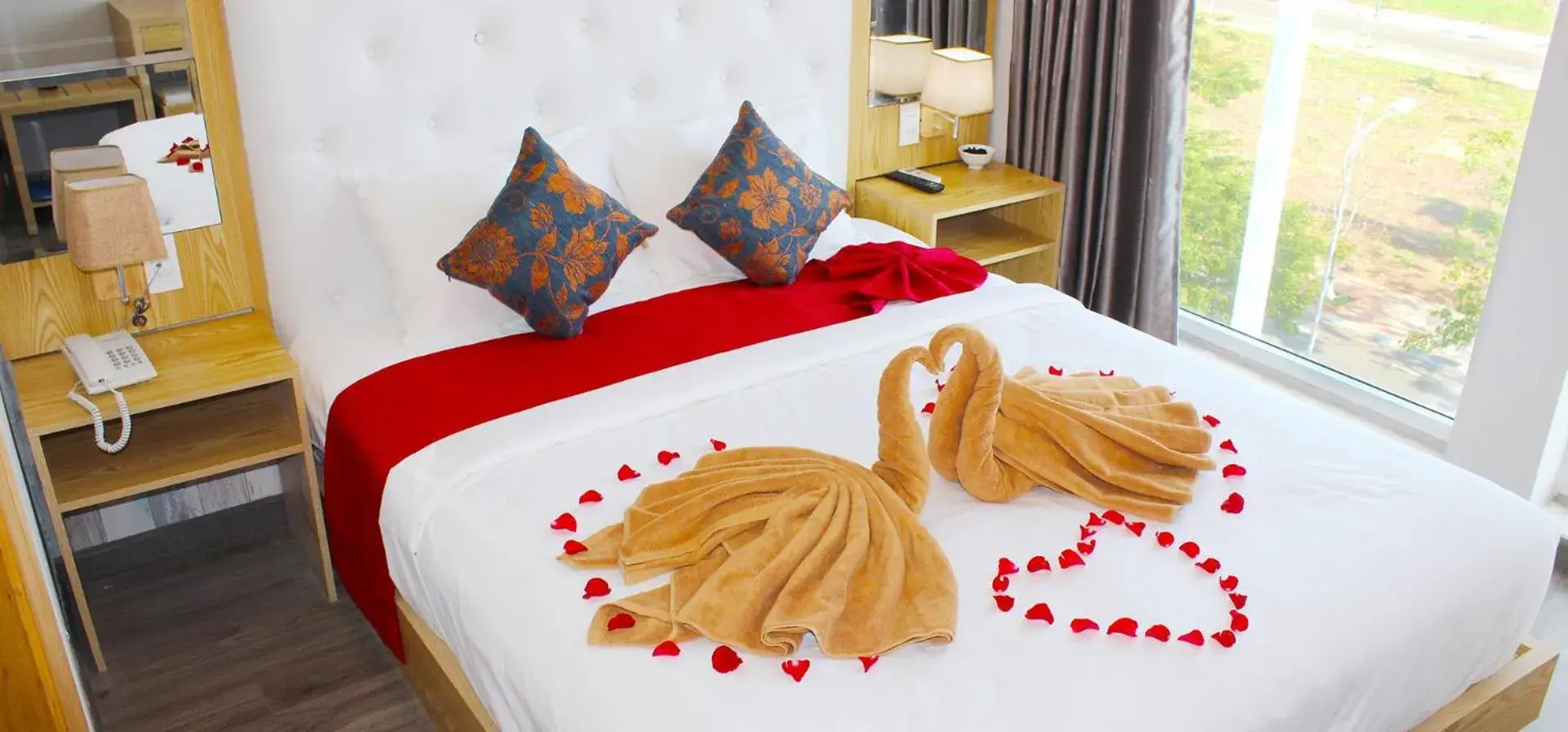 Deluxe Double Room with Sea View in EMERALD OCEAN HOTEL Deluxe Double Room with Sea View in EMERALD OCEAN HOTEL