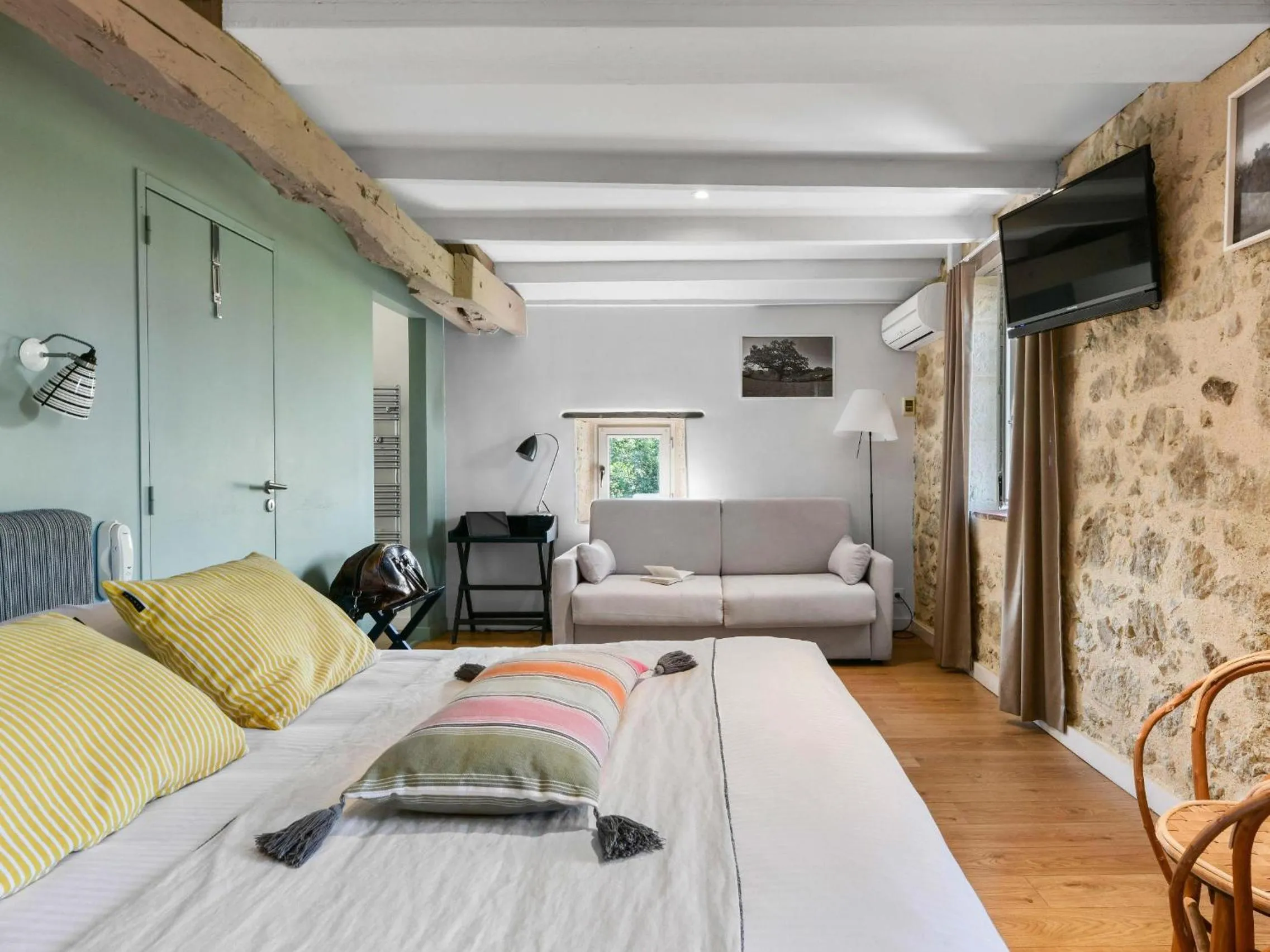 Bedroom, Bed in Logis Hôtel La Ferme de Flaran