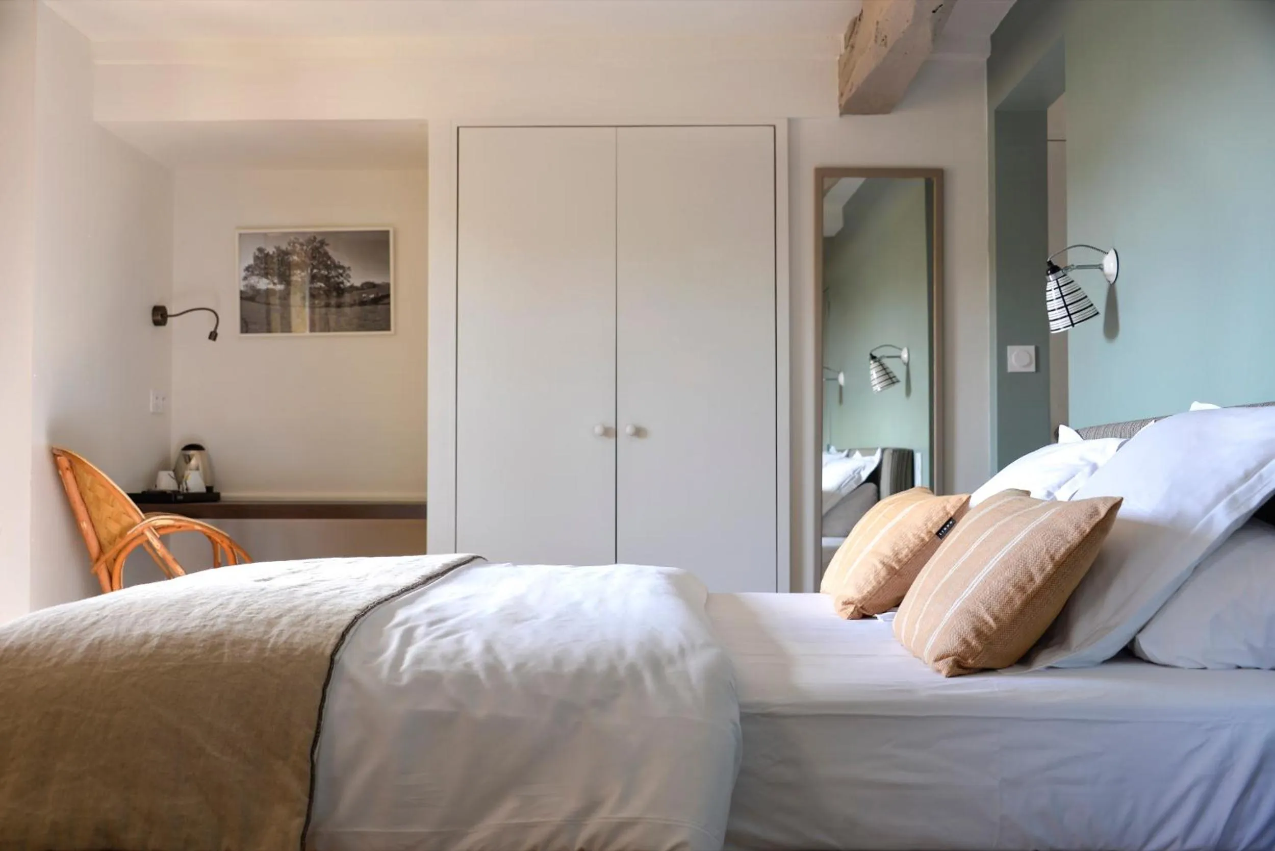 Bed in Logis Hôtel La Ferme de Flaran