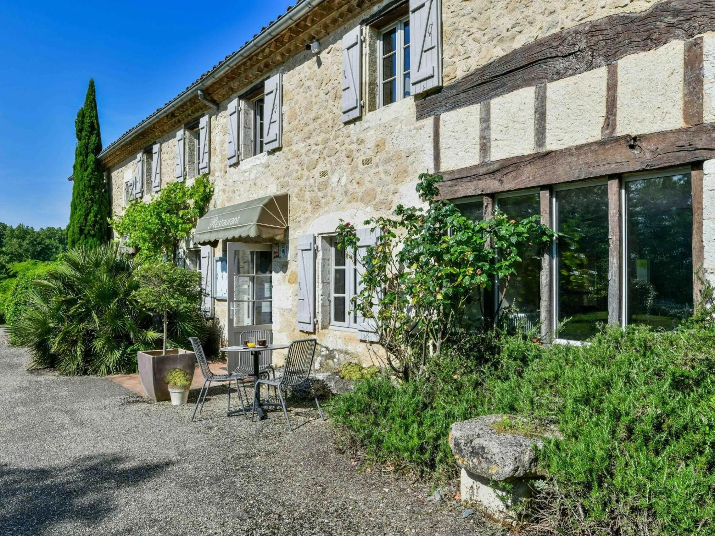Property building in Logis Hôtel La Ferme de Flaran