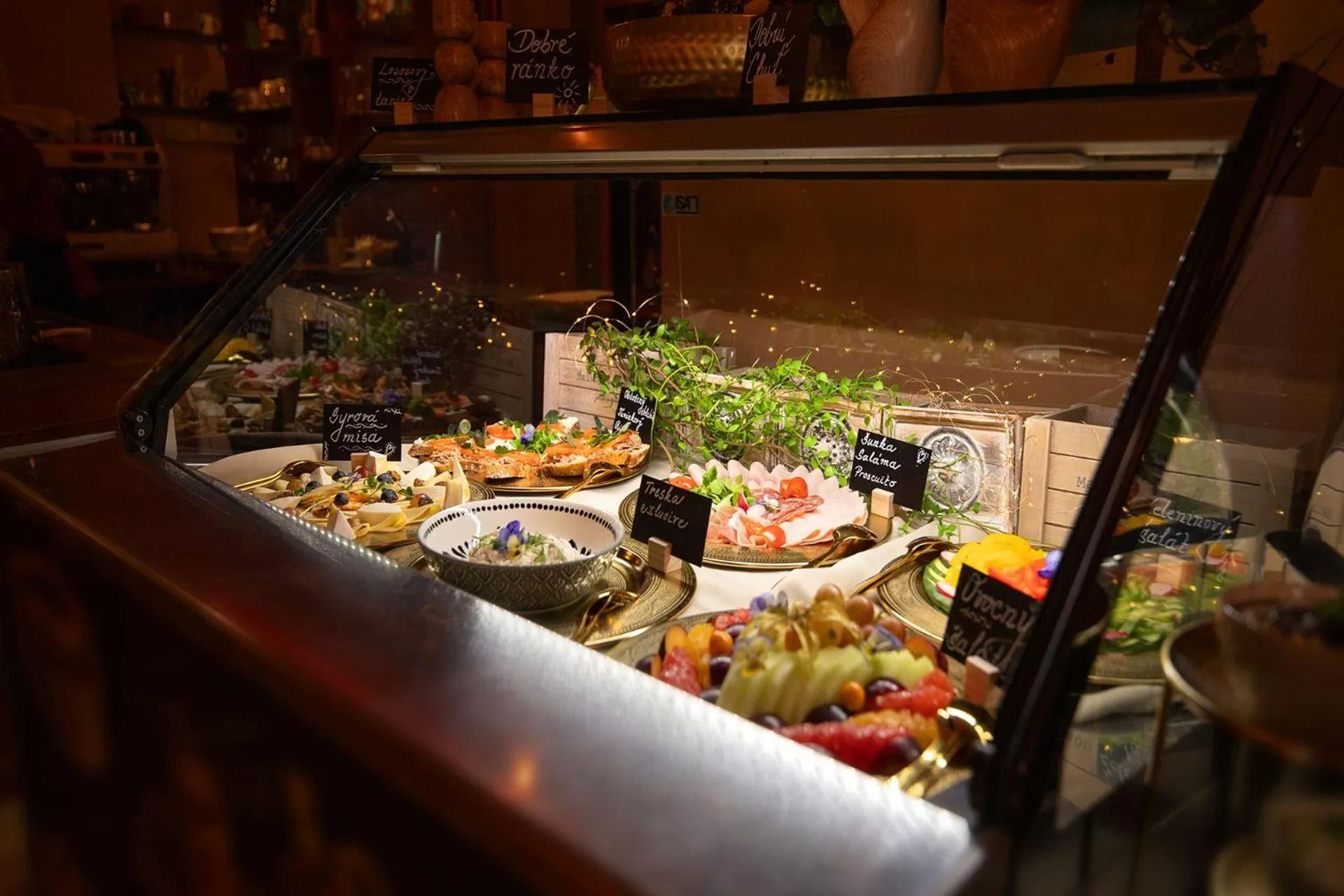 Buffet breakfast in Hotel Kamélia