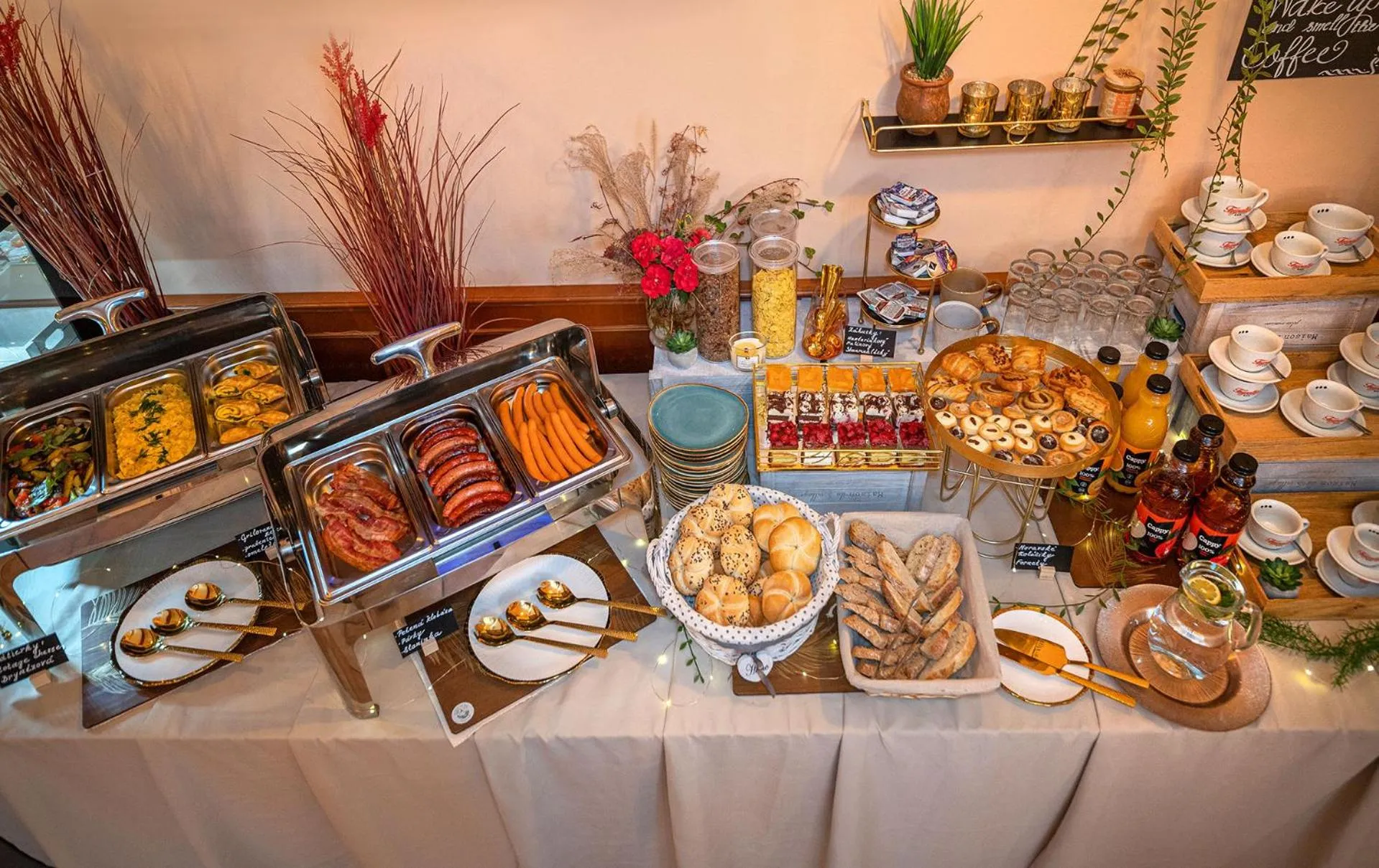 Buffet breakfast in Hotel Kamélia