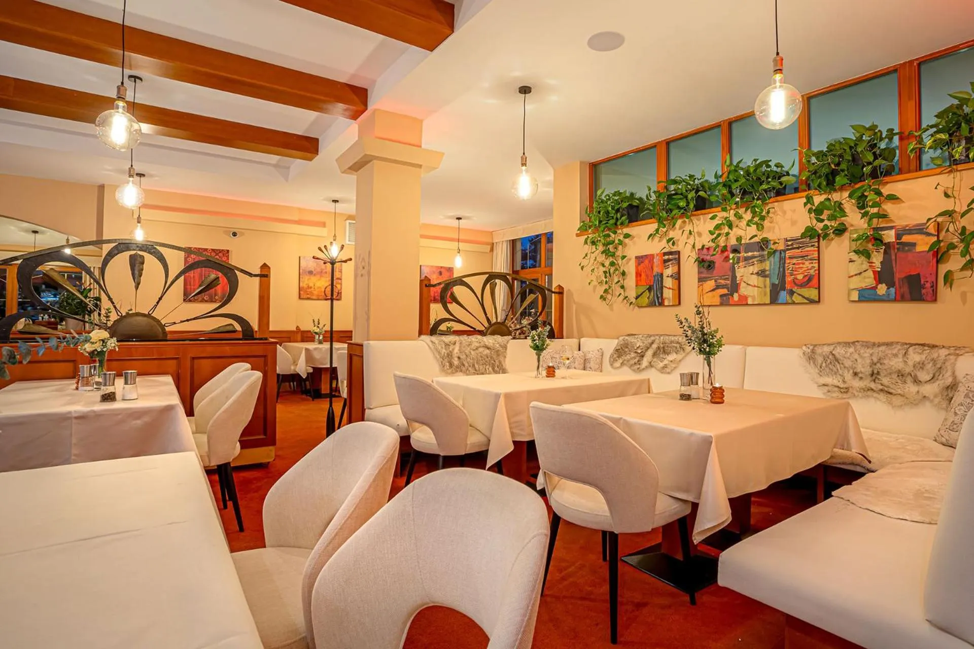 Restaurant/places to eat in Hotel Kamélia