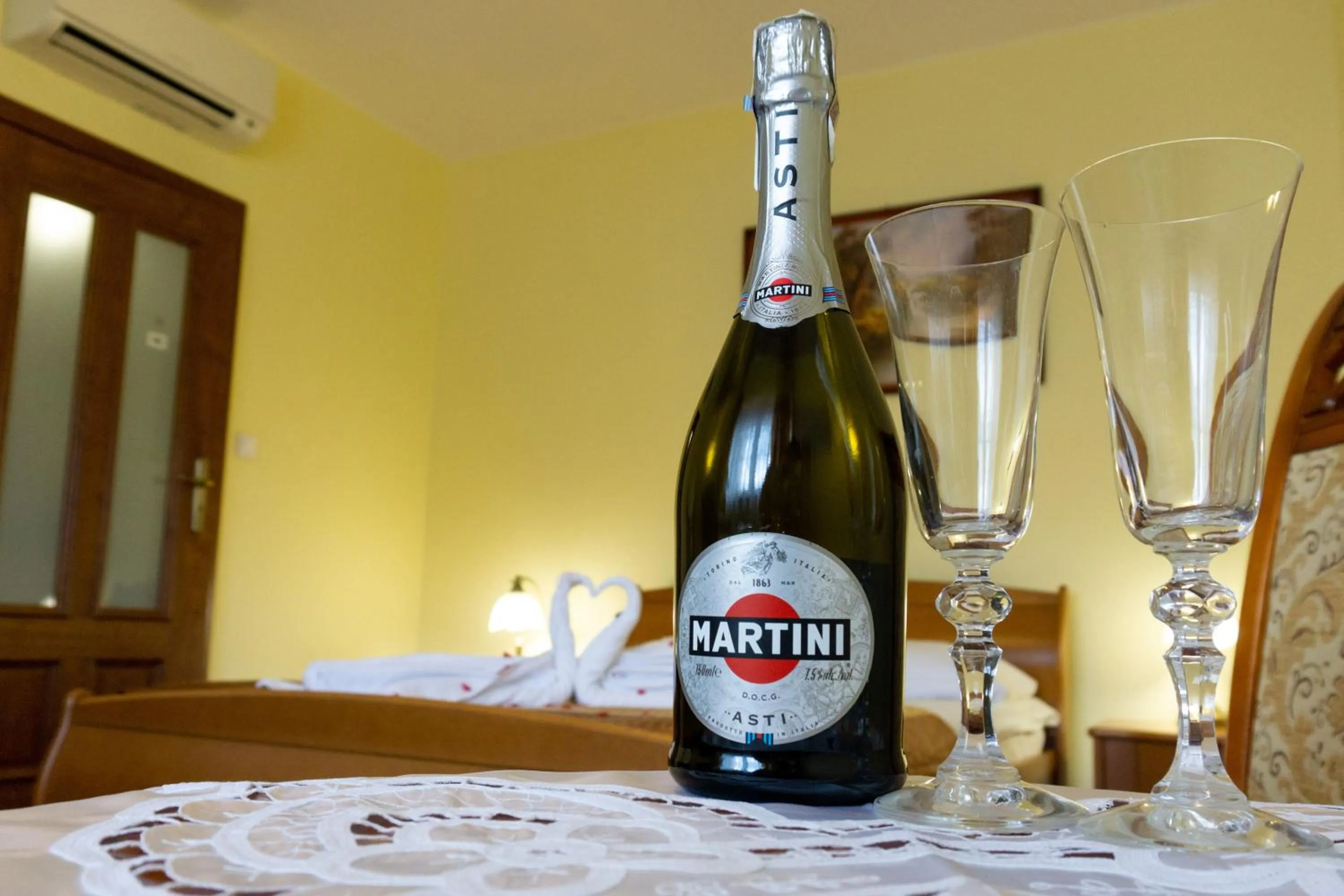 Food and drinks in Hotel Hesperus