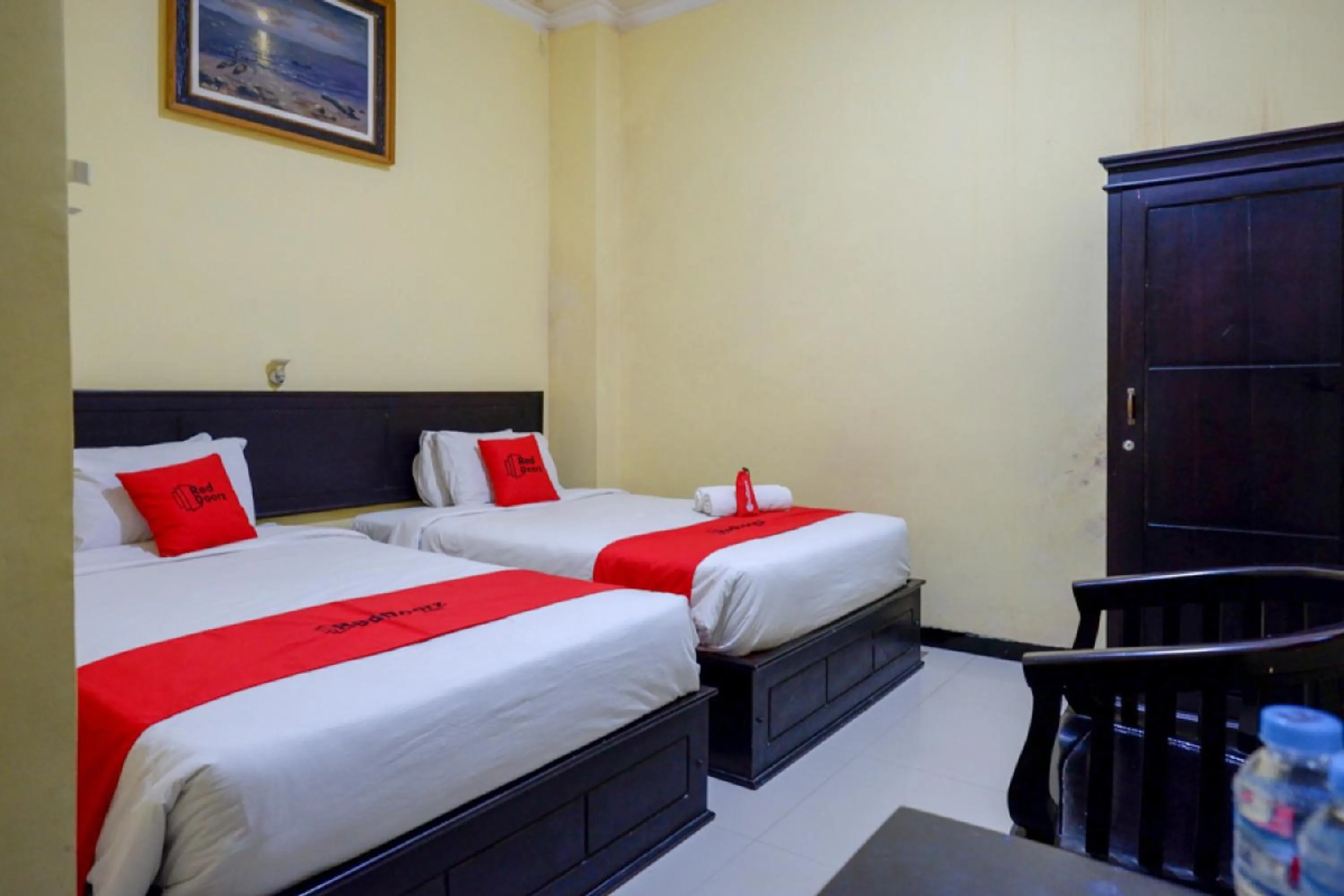 Bed in RedDoorz near Citraland Waterpark Kendari