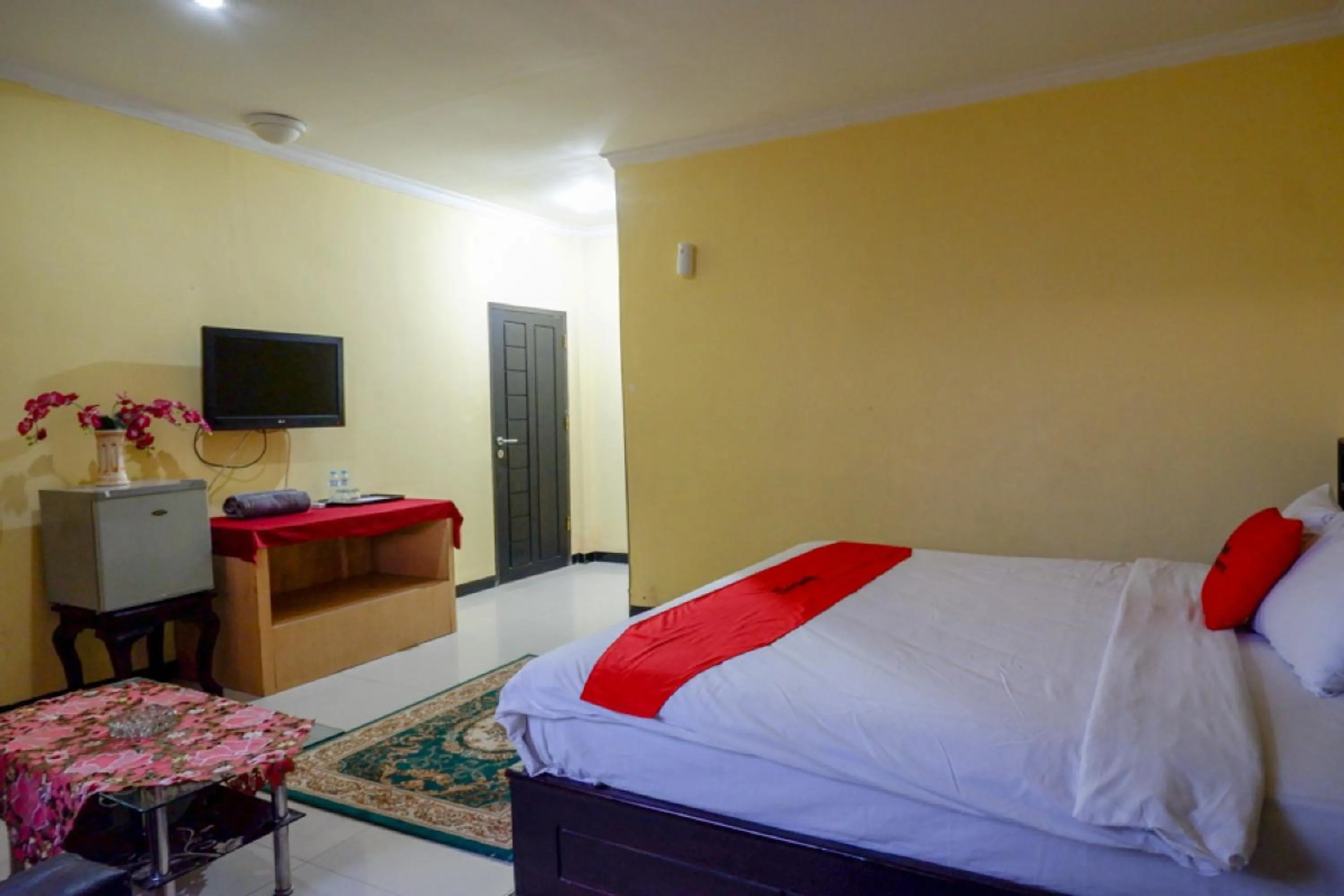 Bed in RedDoorz near Citraland Waterpark Kendari