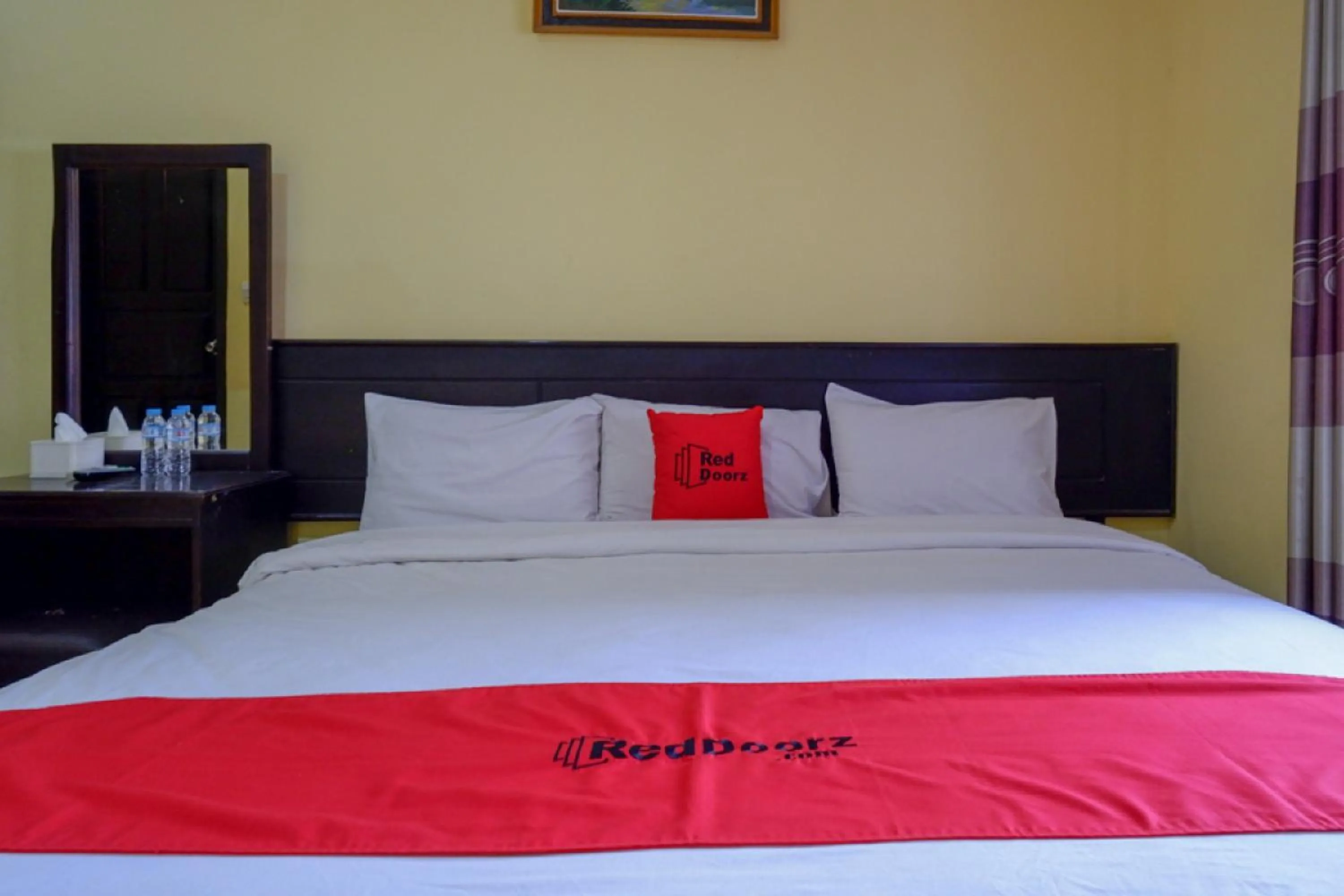 Bed in RedDoorz near Citraland Waterpark Kendari