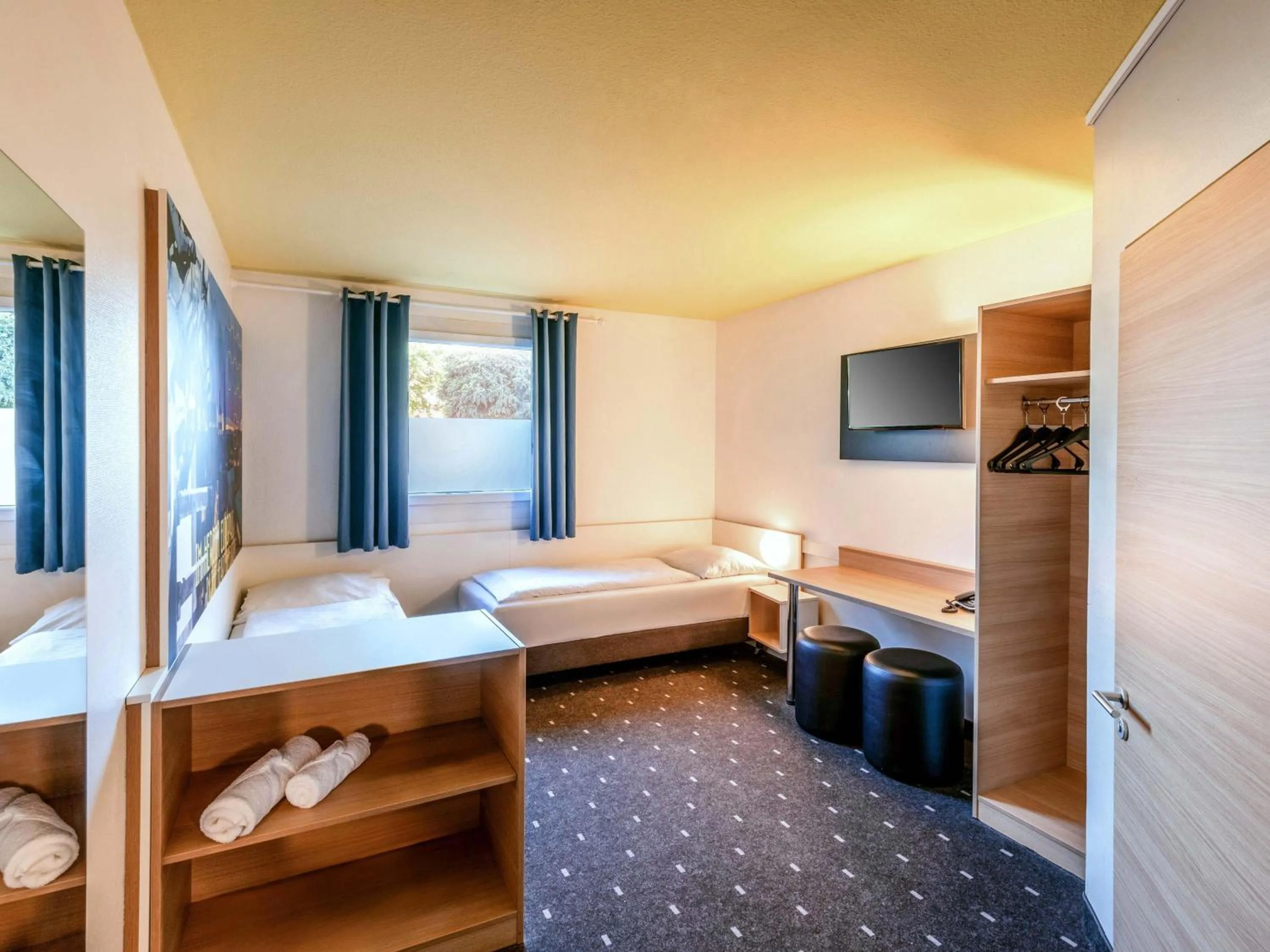 Photo of the whole room, Bed in B&B HOTEL Aachen-Würselen