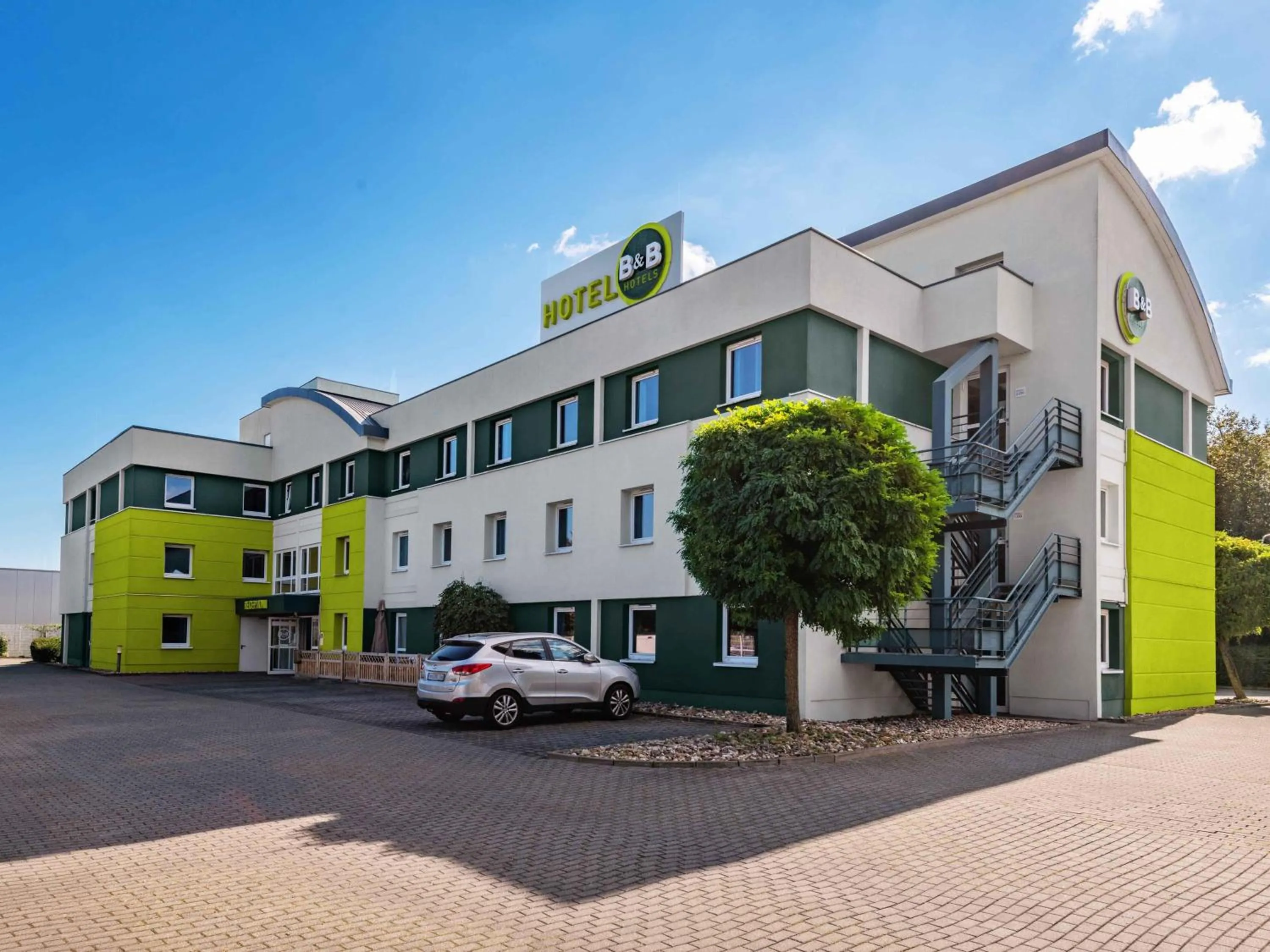 Property building in B&B HOTEL Aachen-Würselen