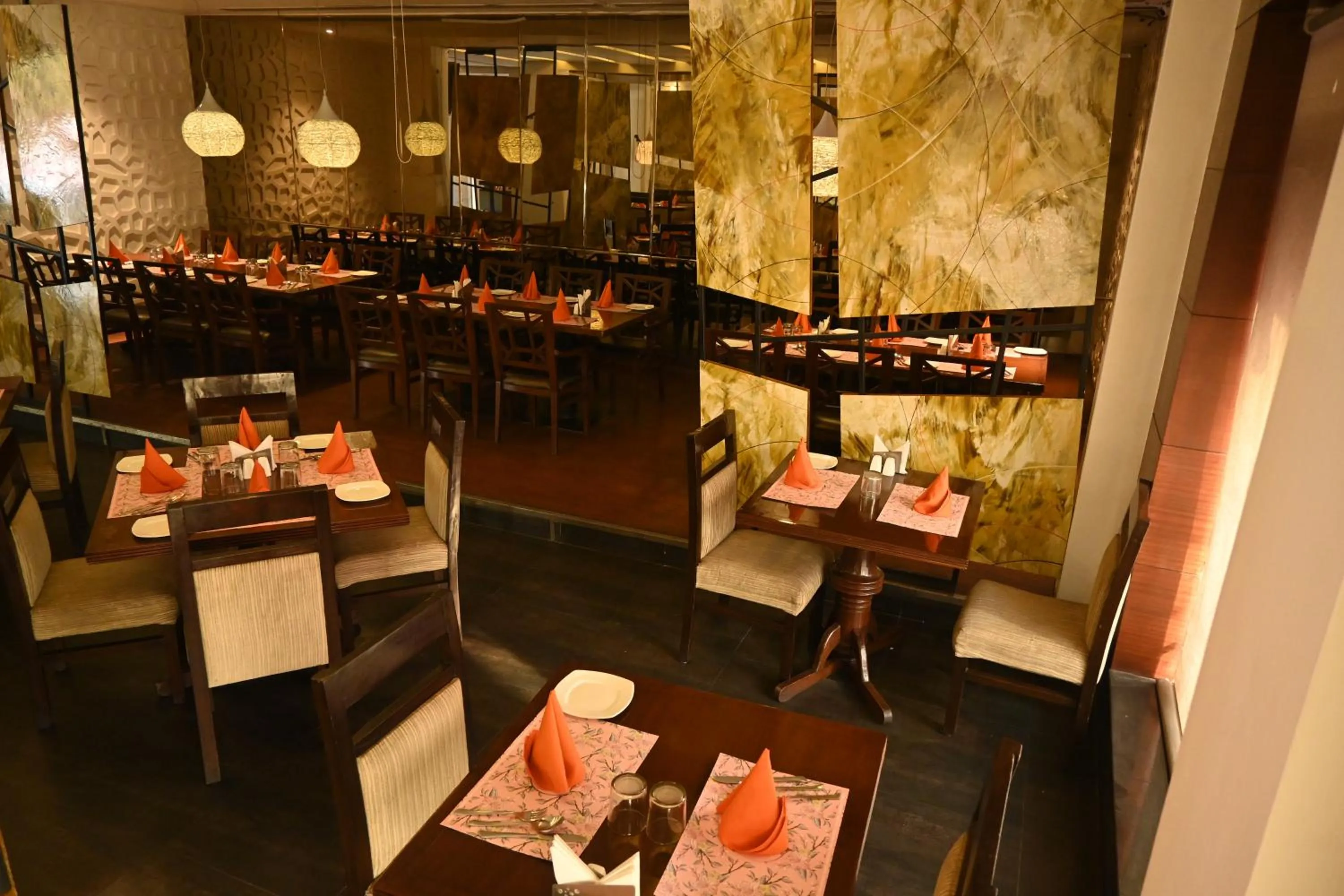Restaurant/places to eat in Regency Square Hotel