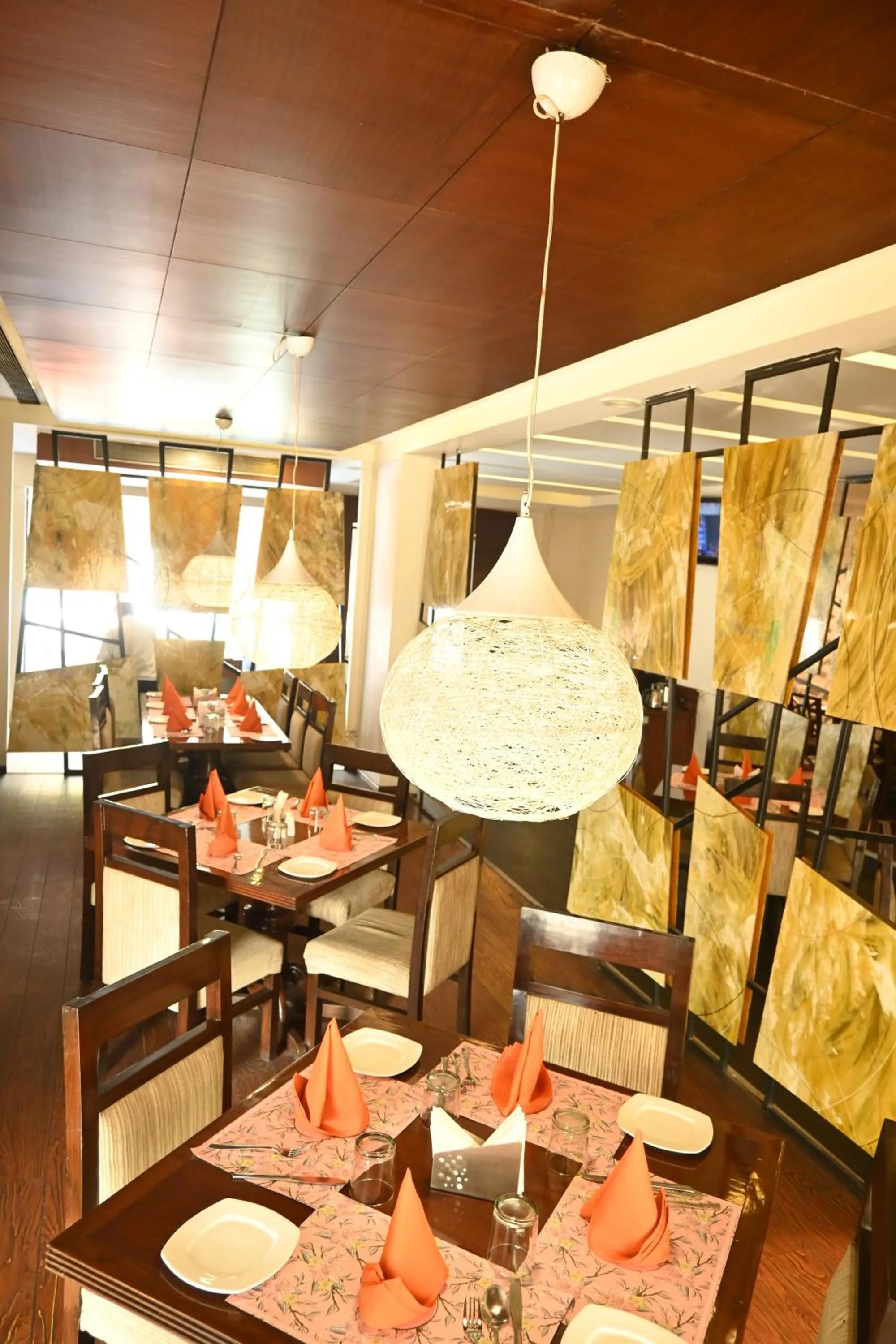 Restaurant/places to eat in Regency Square Hotel