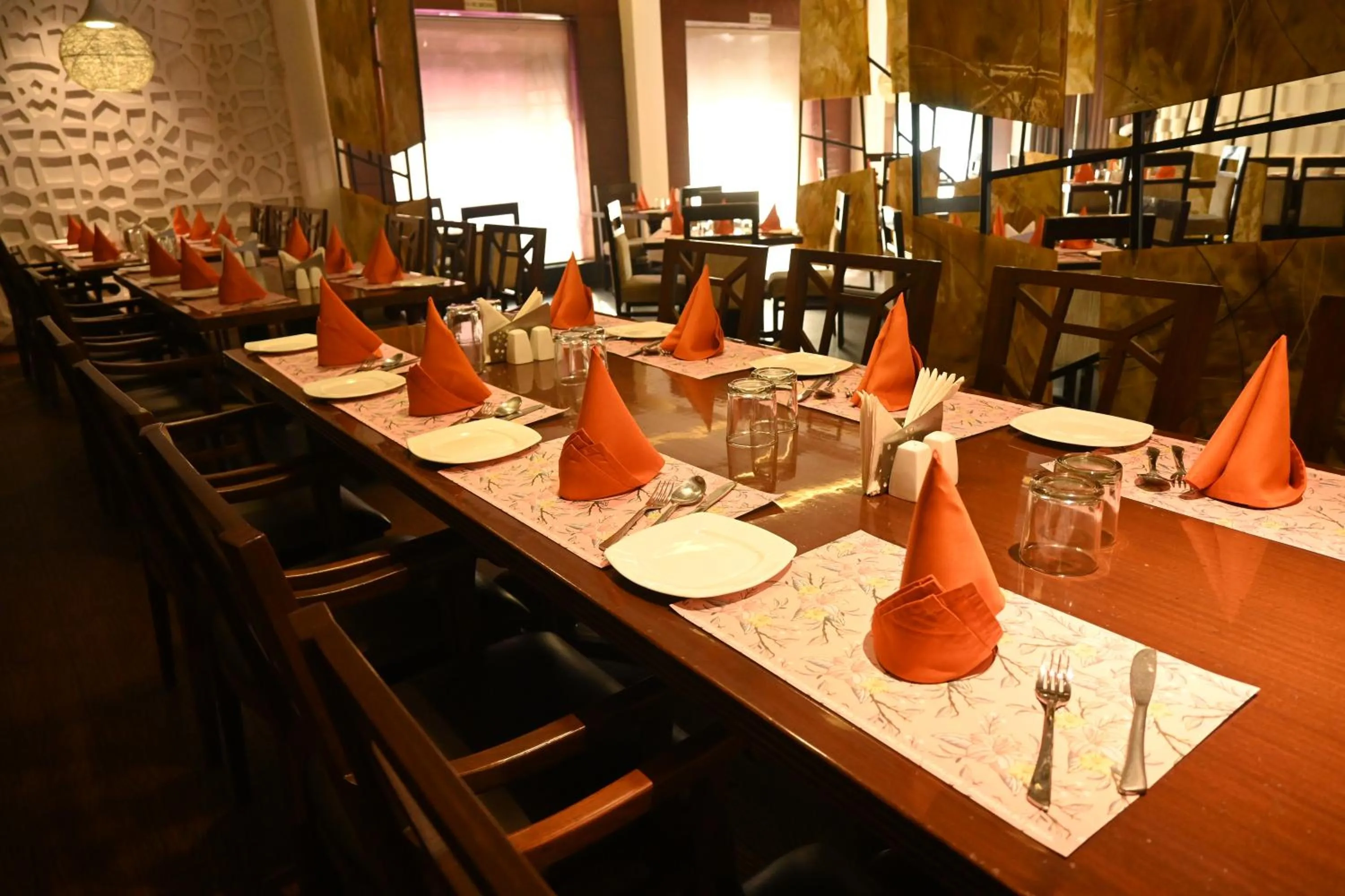 Restaurant/places to eat in Regency Square Hotel