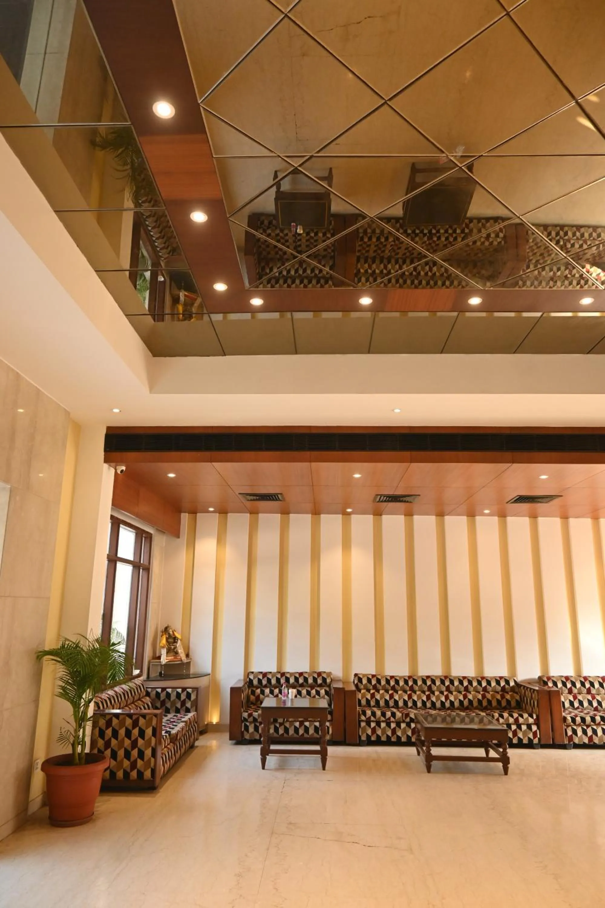 Restaurant/places to eat in Regency Square Hotel