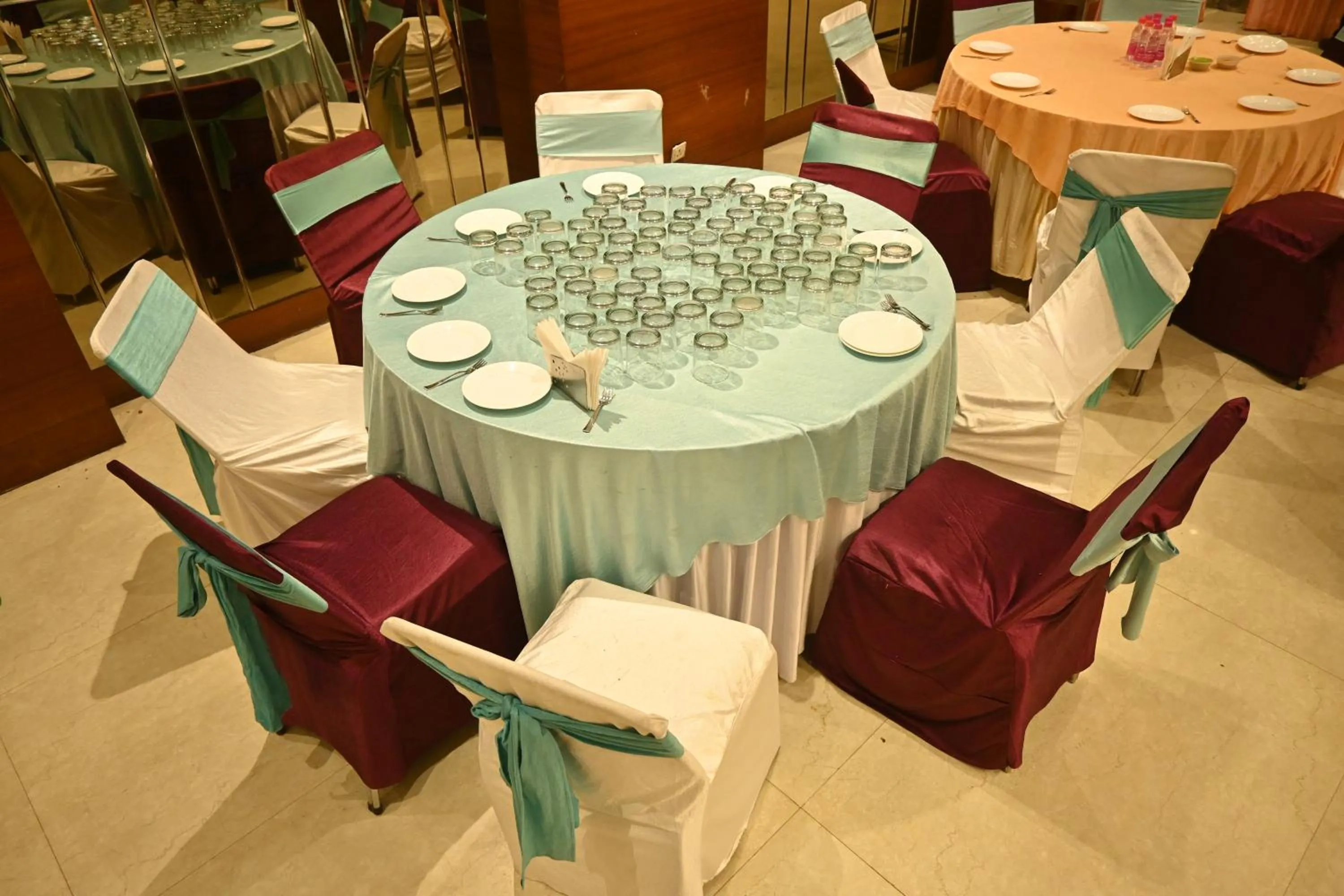 Restaurant/places to eat in Regency Square Hotel