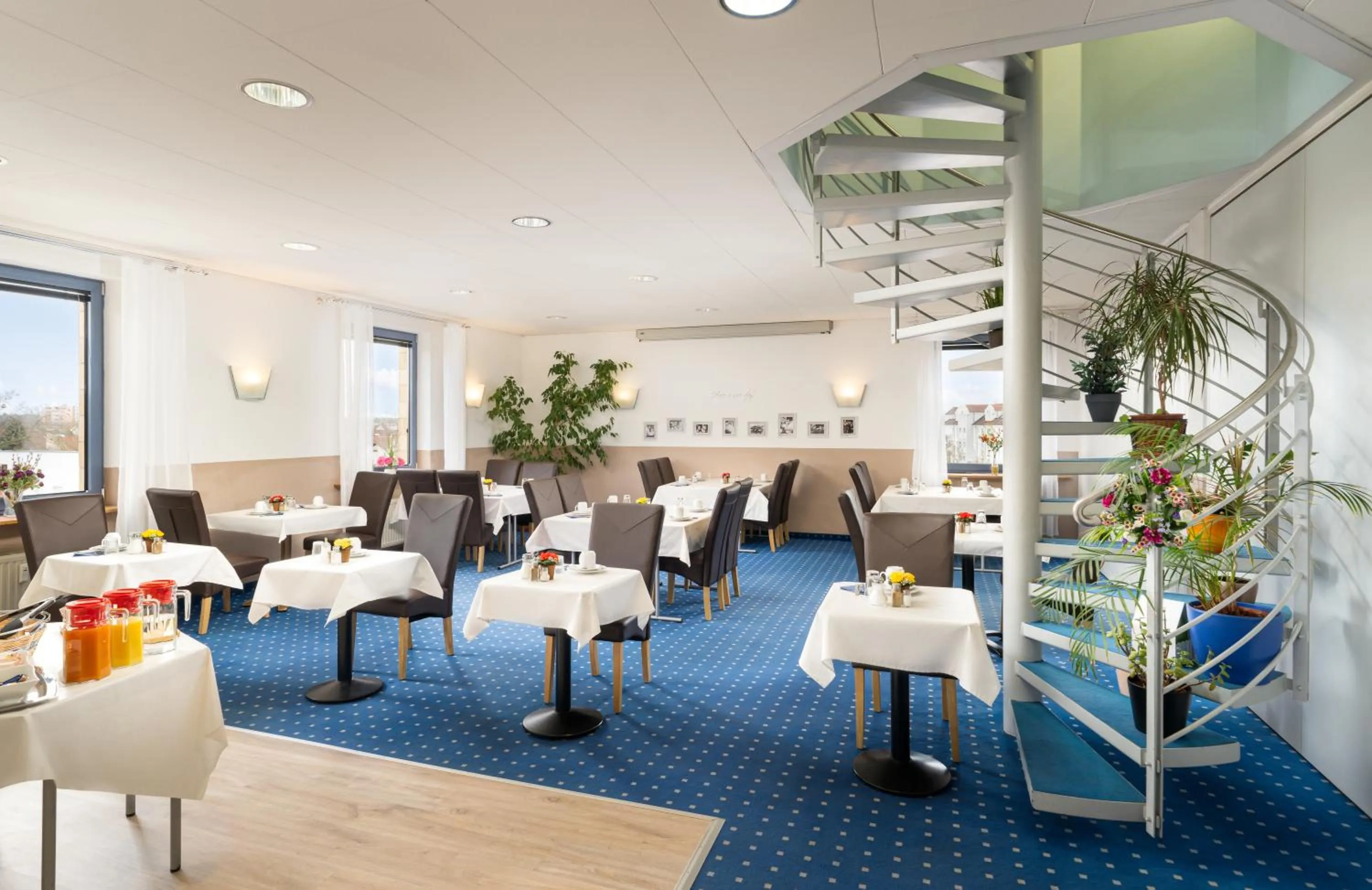 Breakfast in Mainstreet Hotel