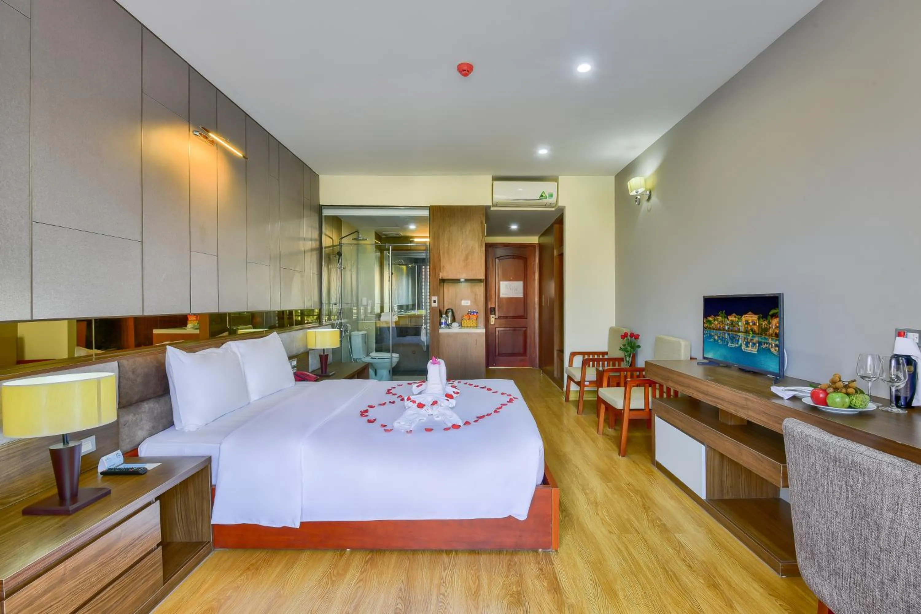 Photo of the whole room, Bed in MANLI Resort Quảng Bình