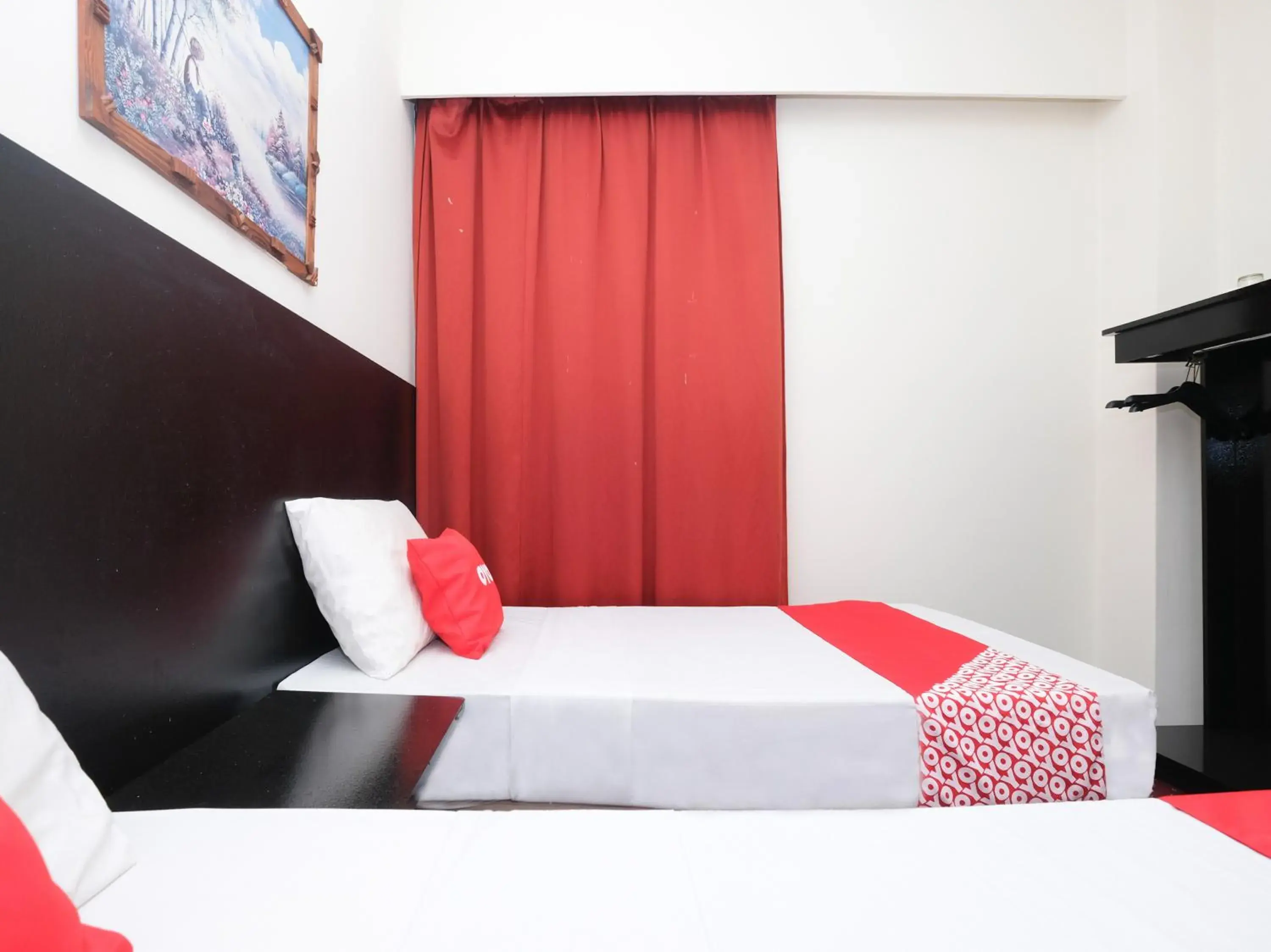 Deluxe Twin Room in OYO 89968 Sri Sutra Hotel Deluxe Twin Room in OYO 89968 Sri Sutra Hotel