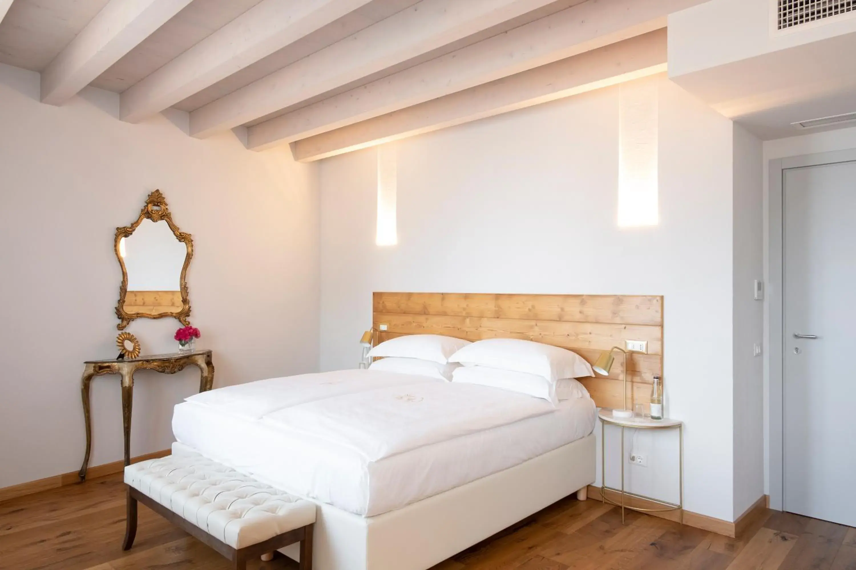 Double Room with Lake View - single occupancy in Corte Alma Spa and Luxury Home Double Room with Lake View - single occupancy in Corte Alma Spa and Luxury Home