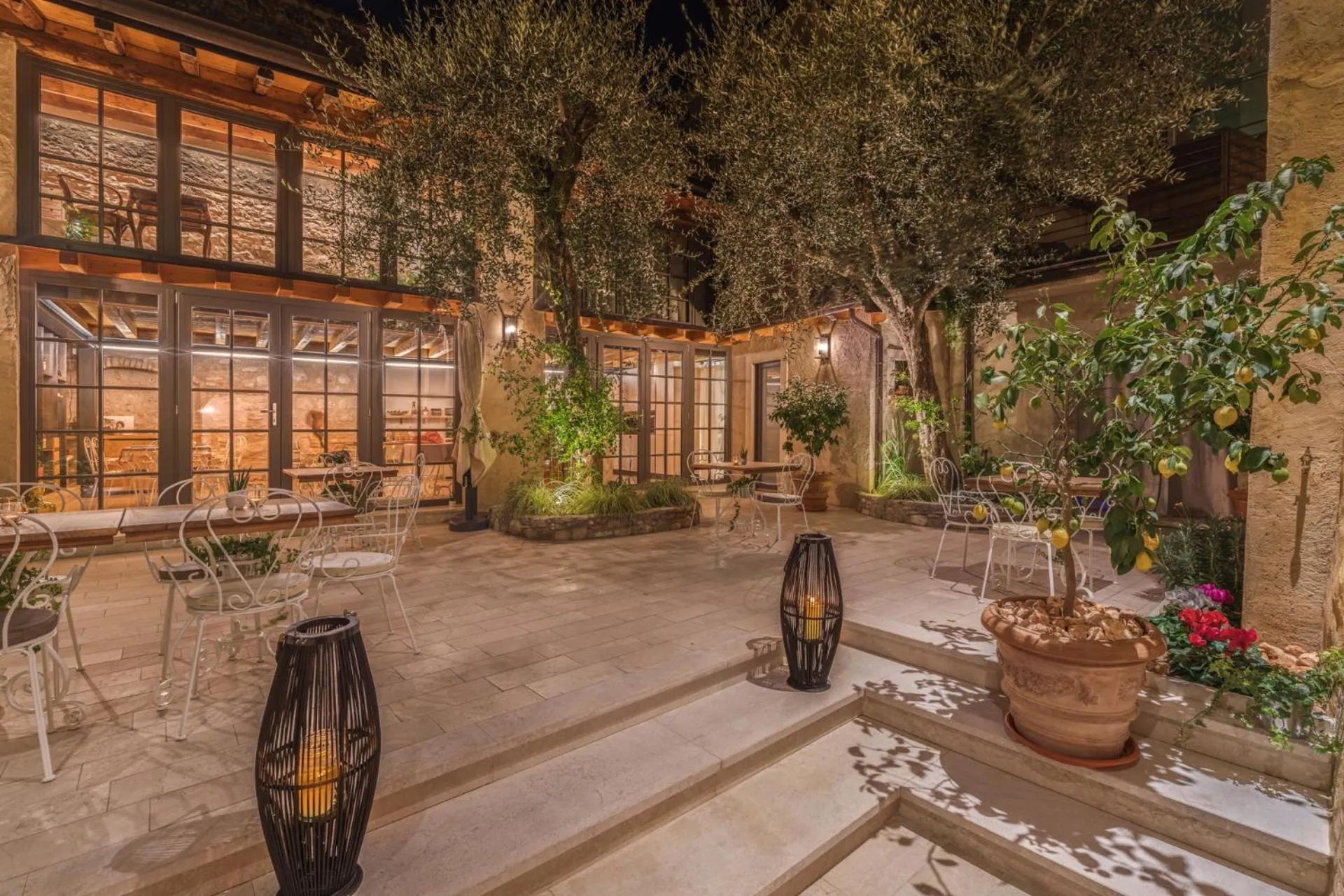 Patio in Corte Alma Spa and Luxury Home