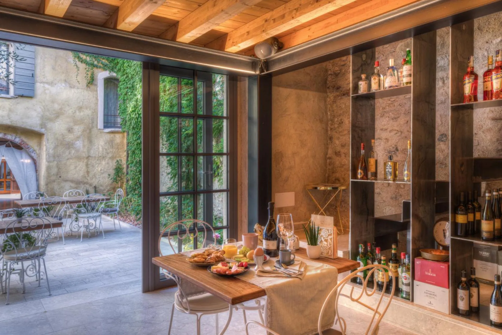 Breakfast in Corte Alma Spa and Luxury Home