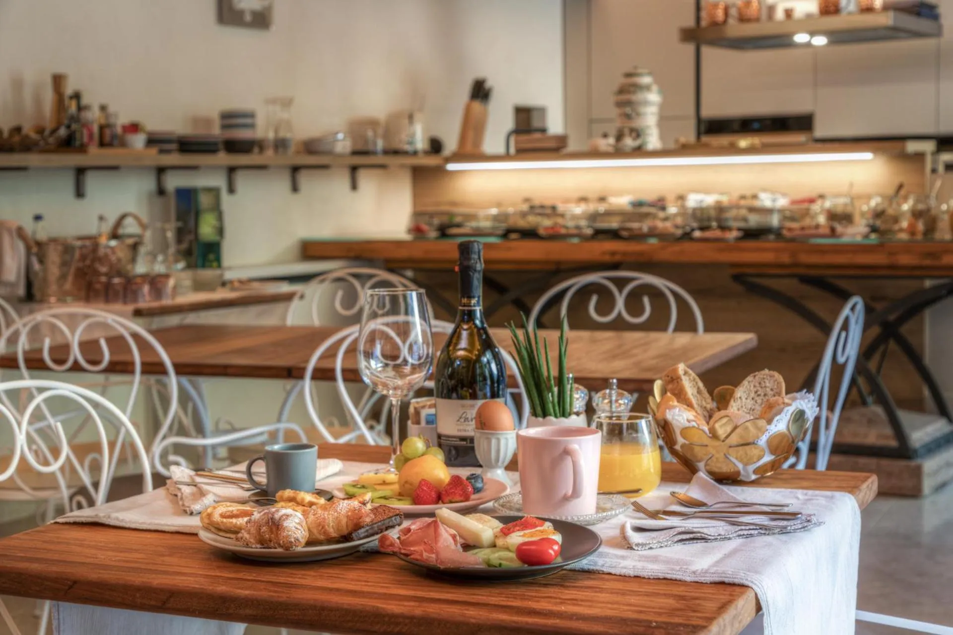 Breakfast in Corte Alma Spa and Luxury Home