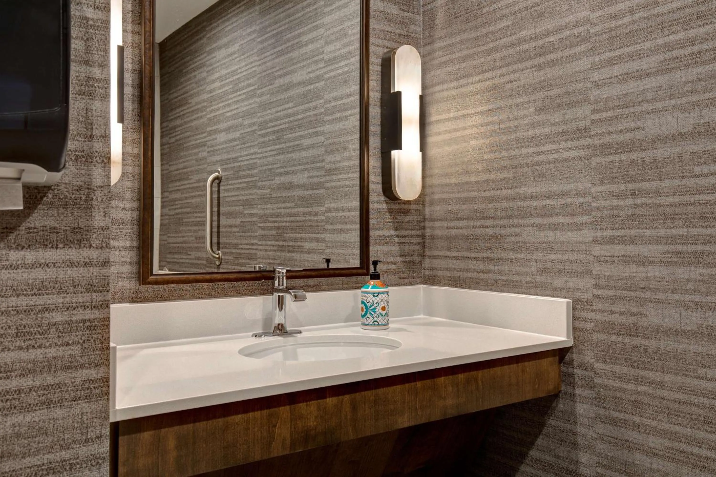 Bathroom in Hampton Inn Santa Fe South, NM