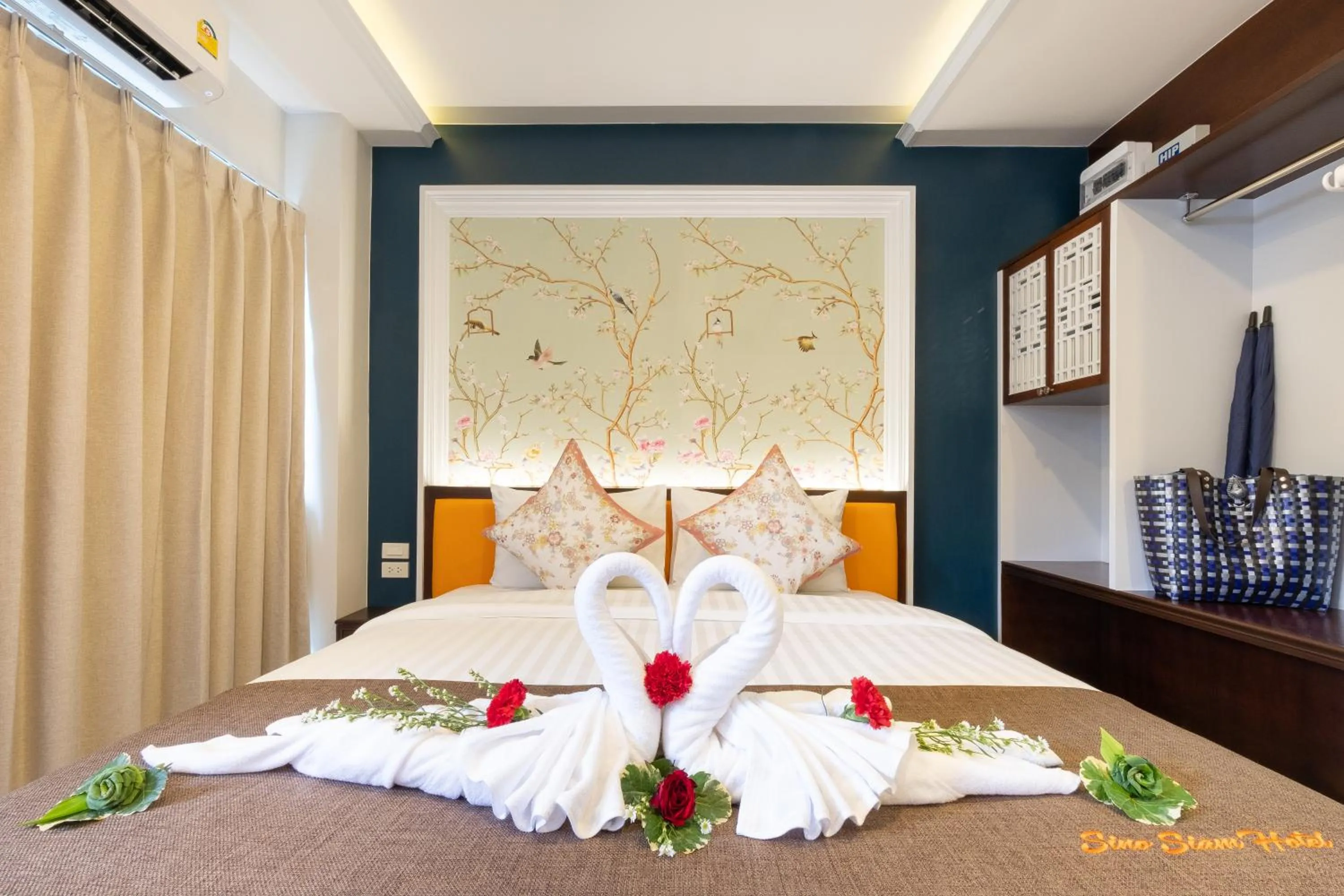 Bedroom, Bed in Sino Siam Hotel