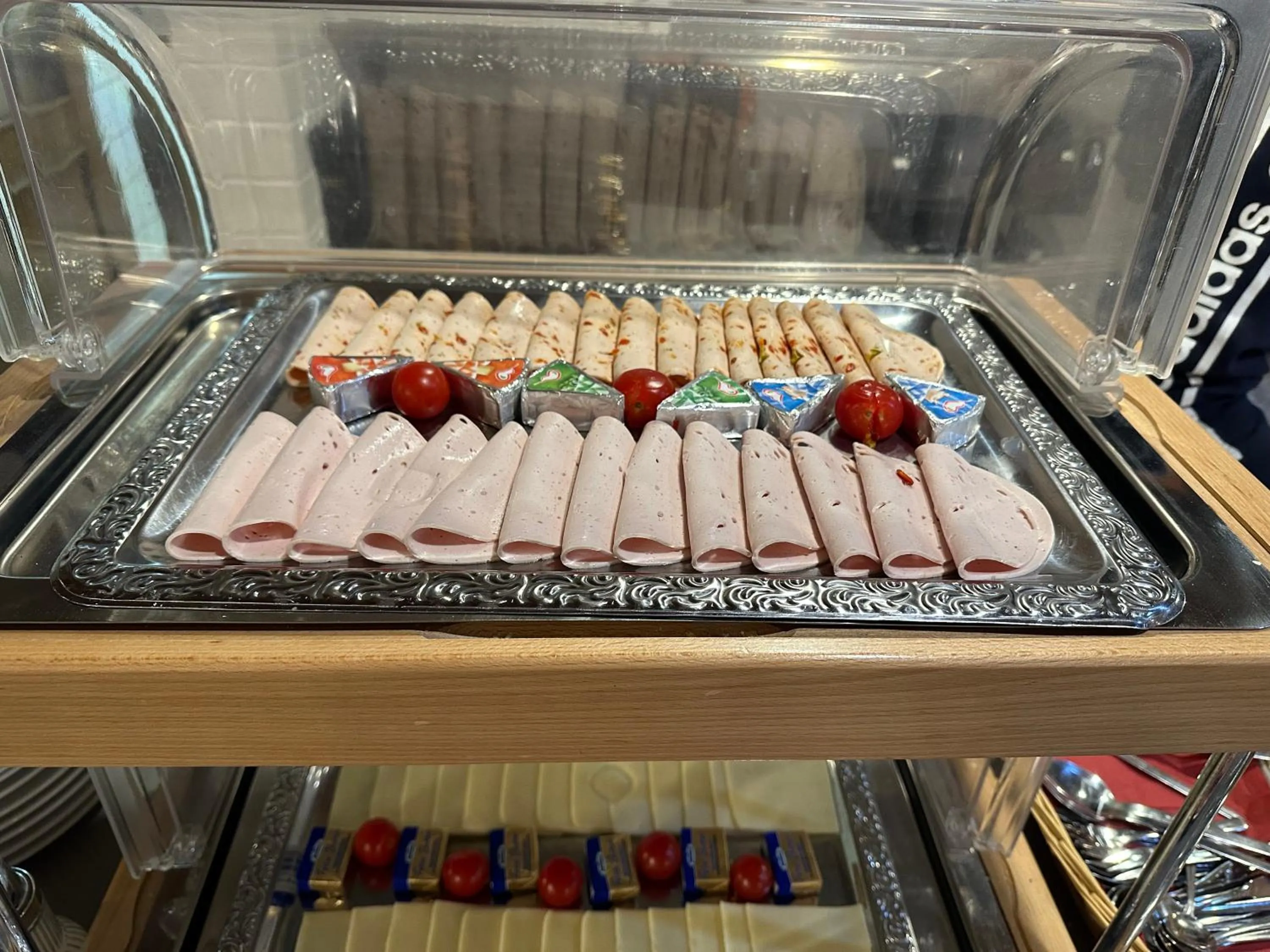 Breakfast in Hotel Hellers Twenty Four I -24h-Check-In-