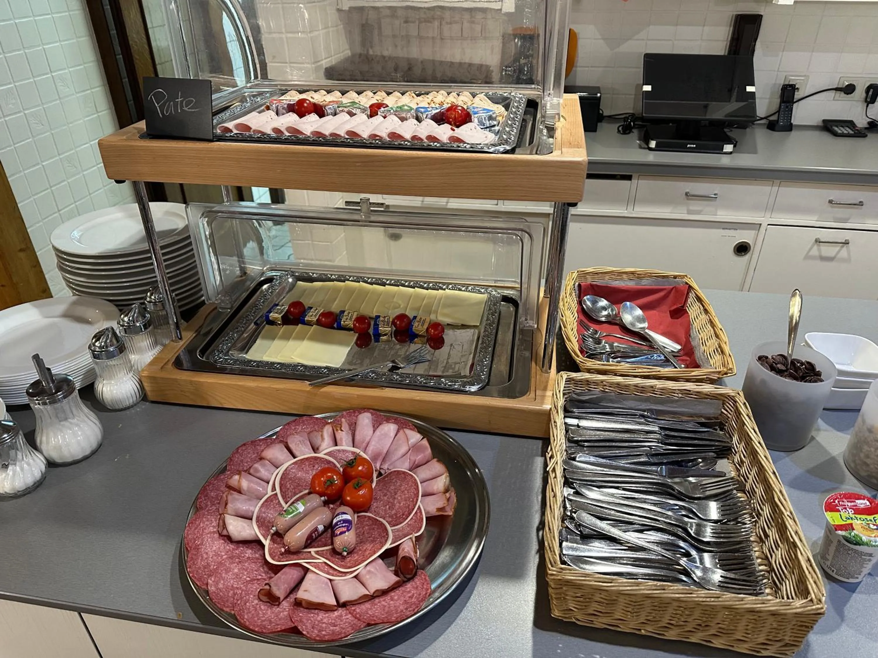 Breakfast in Hotel Hellers Twenty Four I -24h-Check-In-