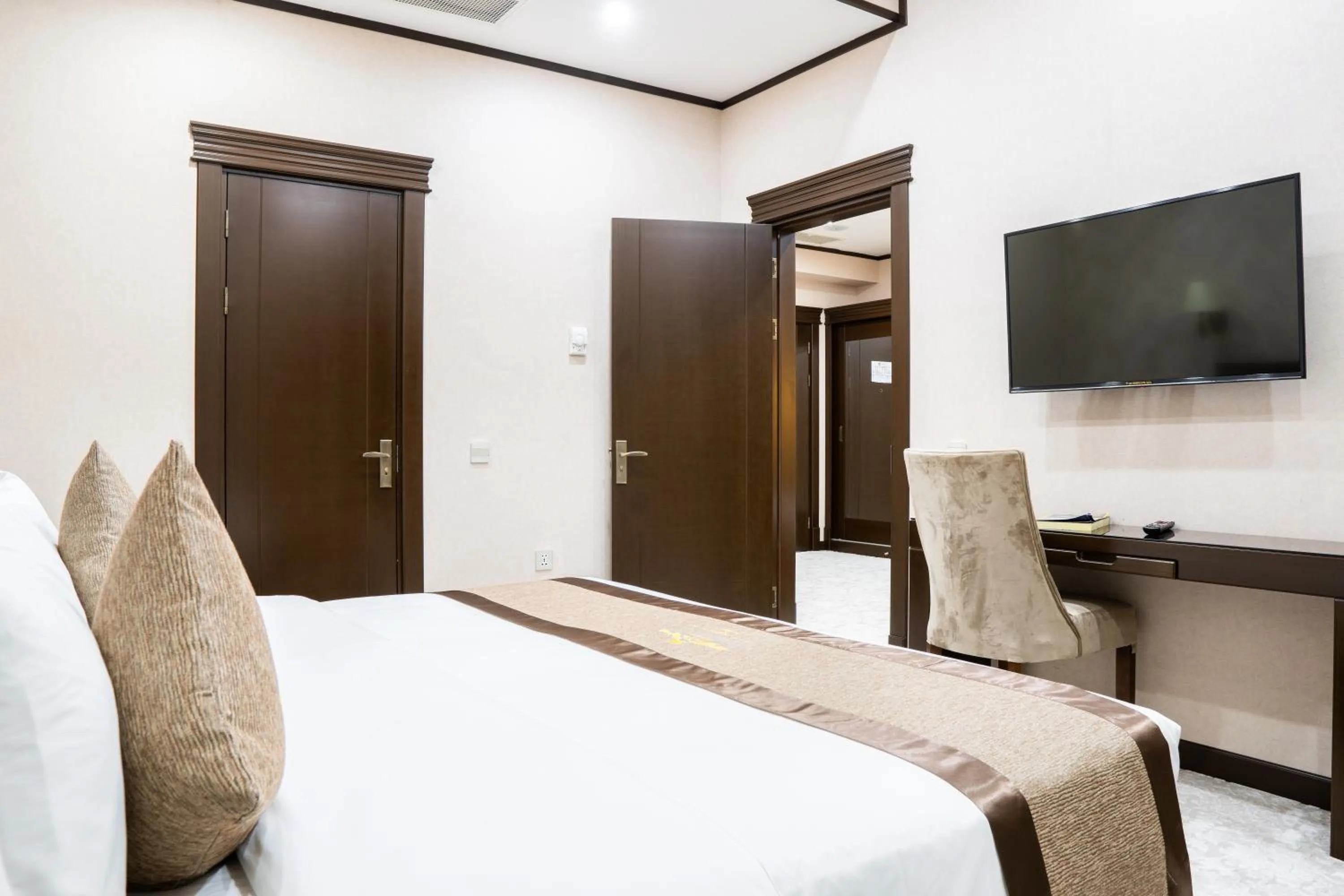 TV and multimedia, Bed in Qushbegi Plaza Hotel